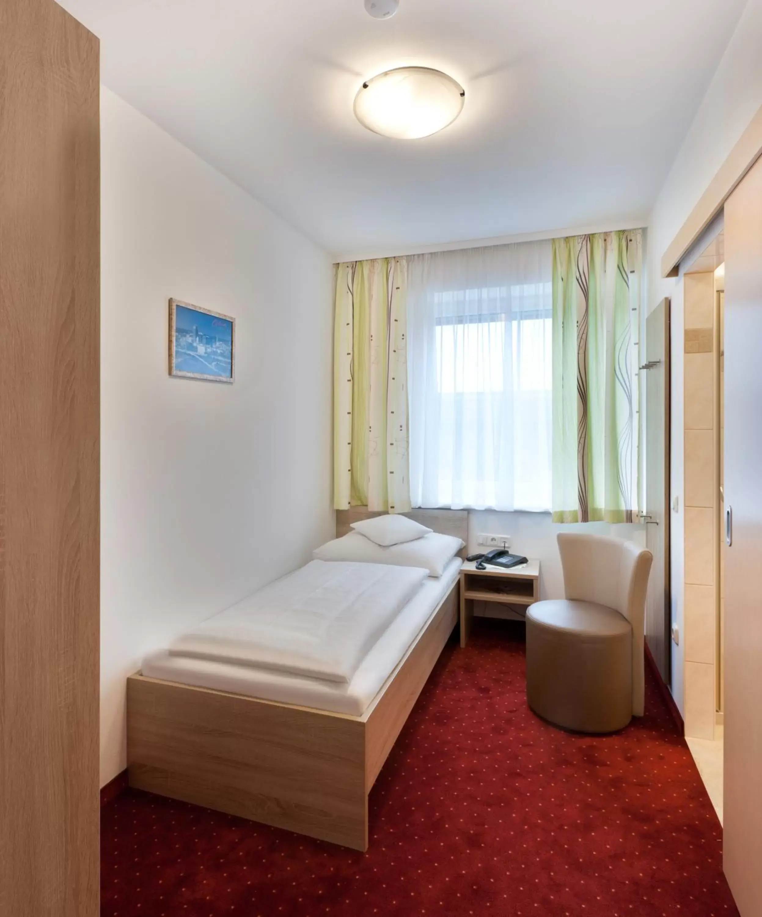 Single Room in Hotel Restaurant Wallner I contactless check-in Single Room in Hotel Restaurant Wallner I contactless check-in