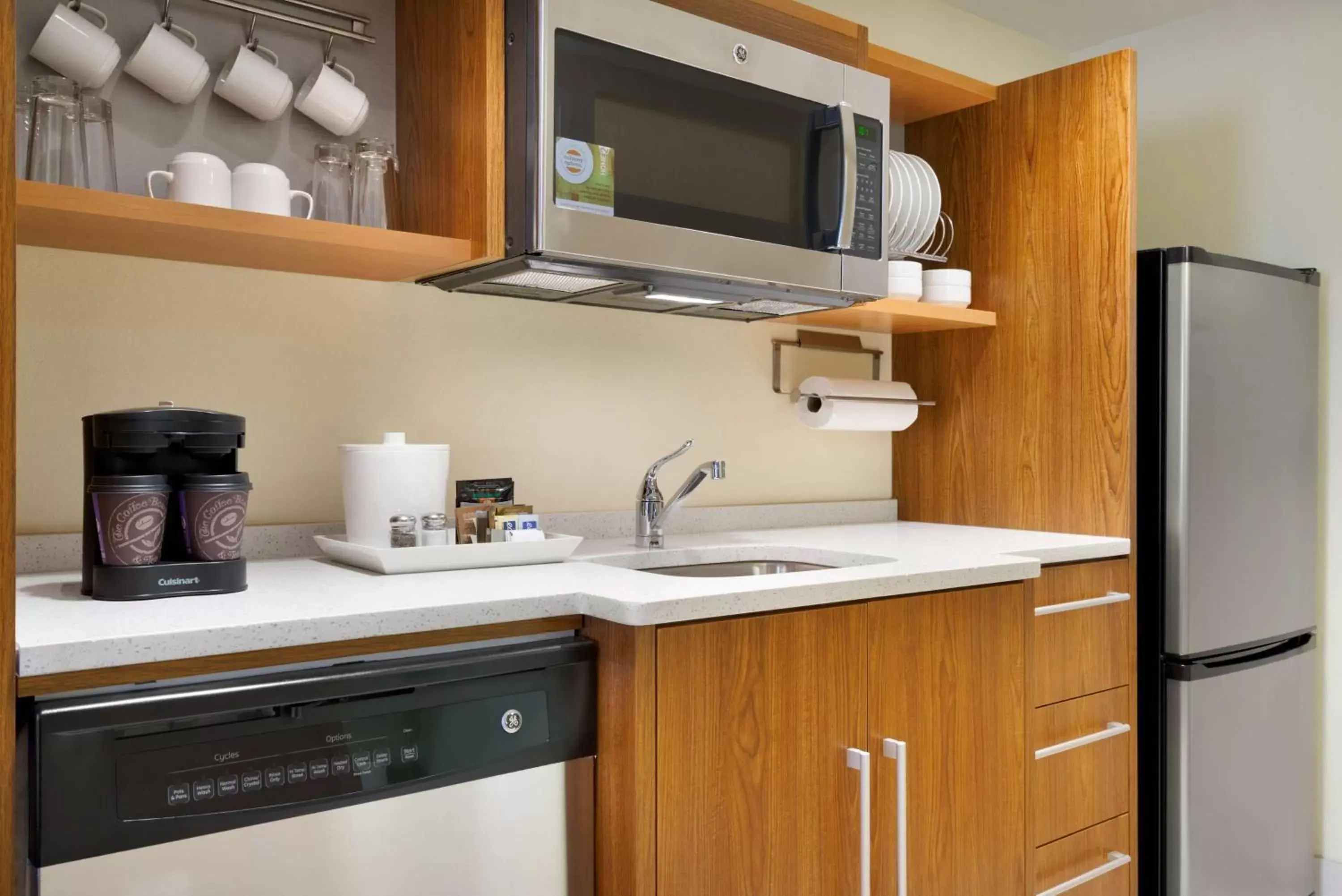 Kitchen or kitchenette, Kitchen/Kitchenette in Home2 Suites By Hilton Joliet Plainfield