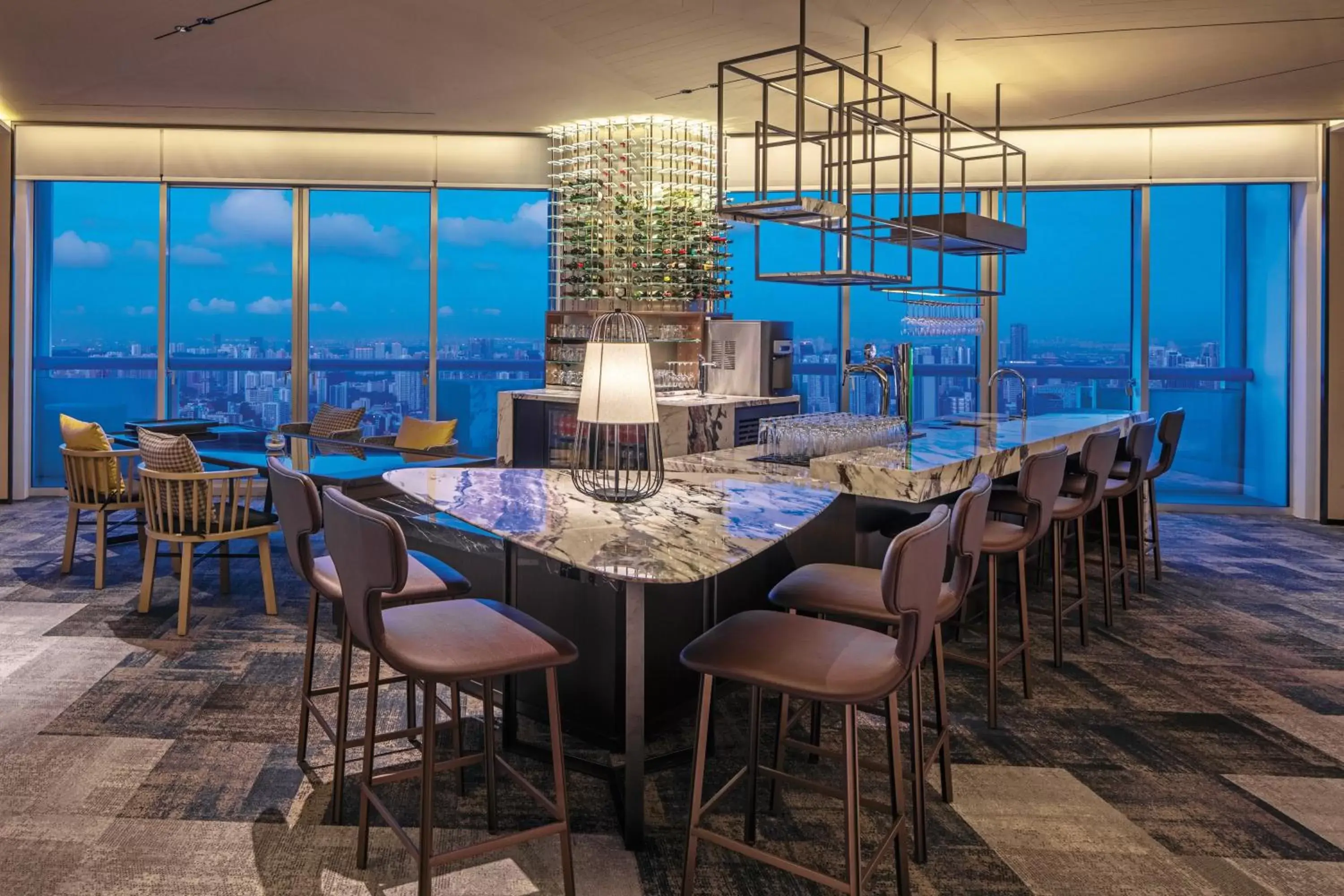 Lounge or bar, Restaurant/Places to Eat in Swissotel The Stamford