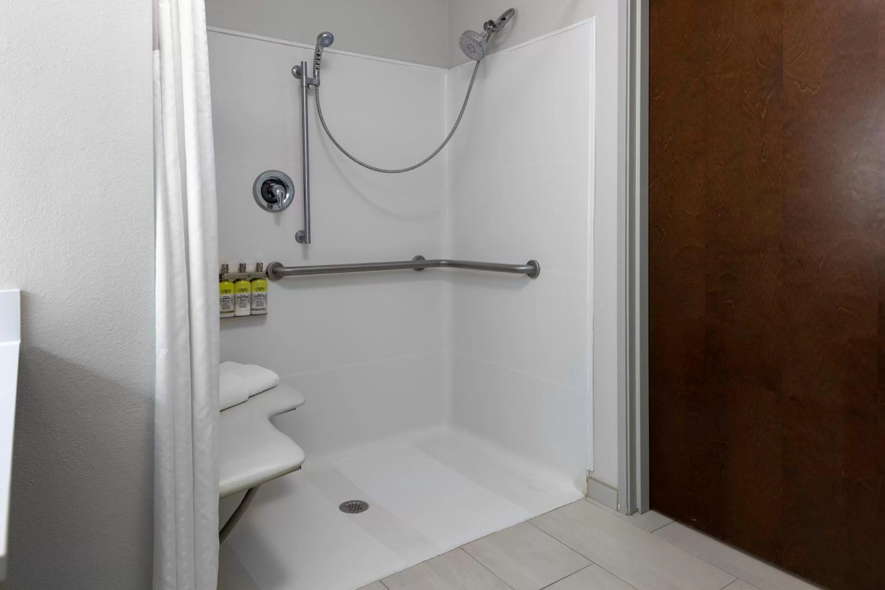 Photo of the whole room in Holiday Inn Express Hotel & Suites Cordele North by IHG