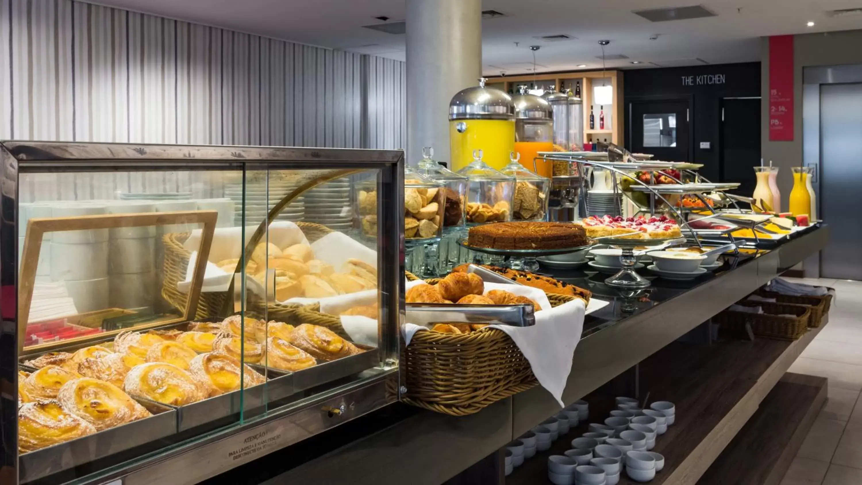 Breakfast, Food in Radisson Colonia Del Sacramento Hotel