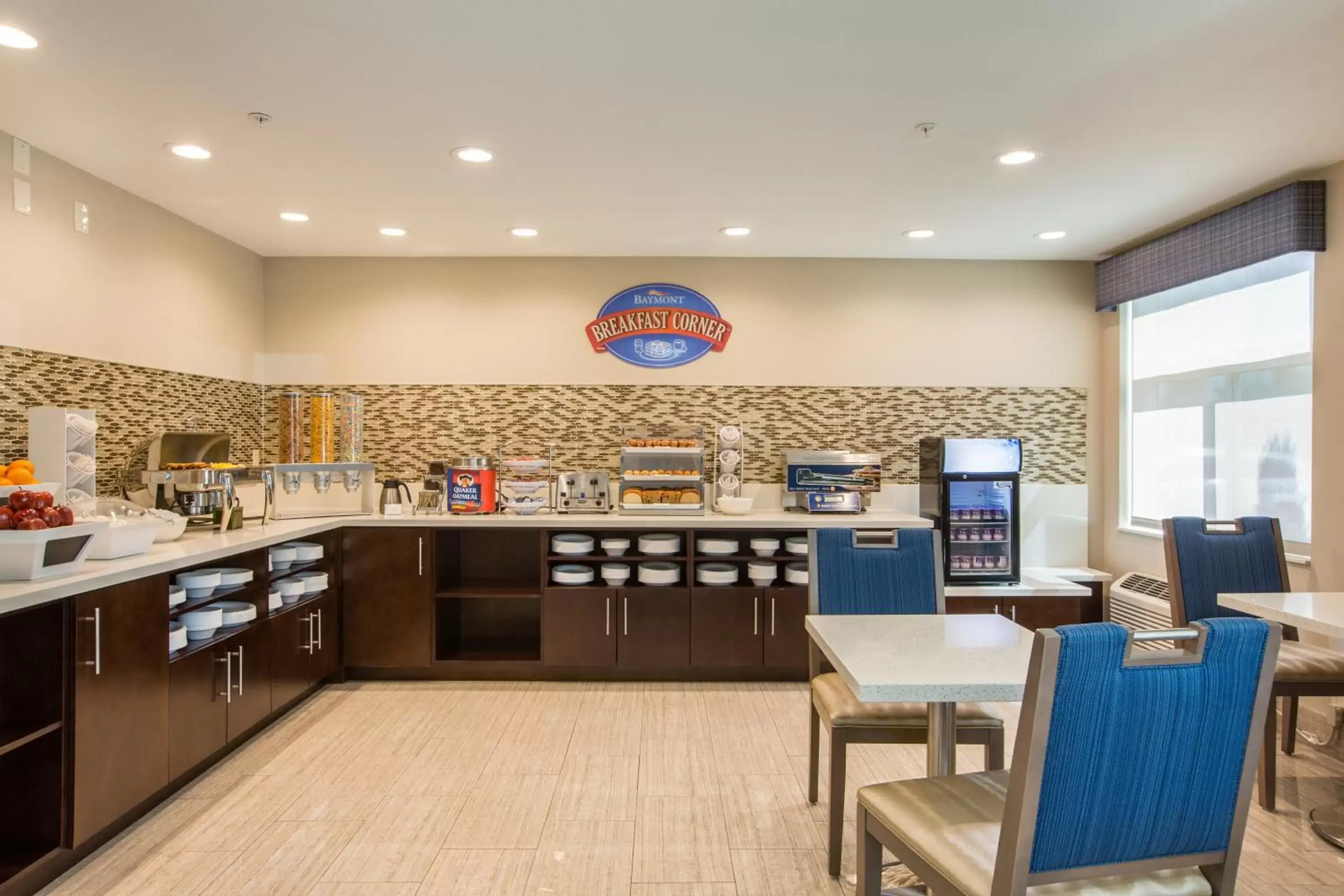 Buffet breakfast, Restaurant/Places to Eat in Baymont by Wyndham Albuquerque Airport