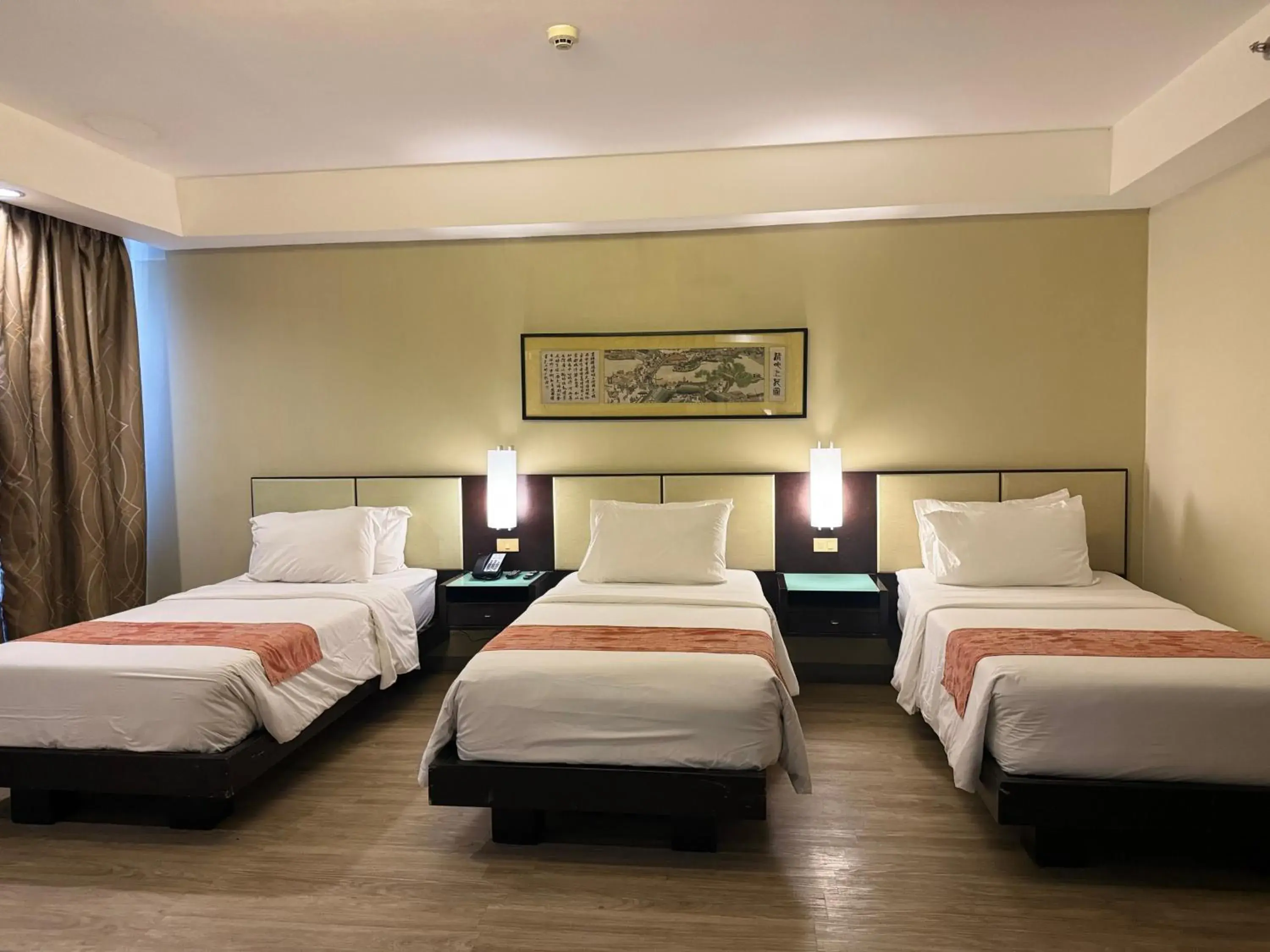 Bed in Circle Inn - Iloilo City Center