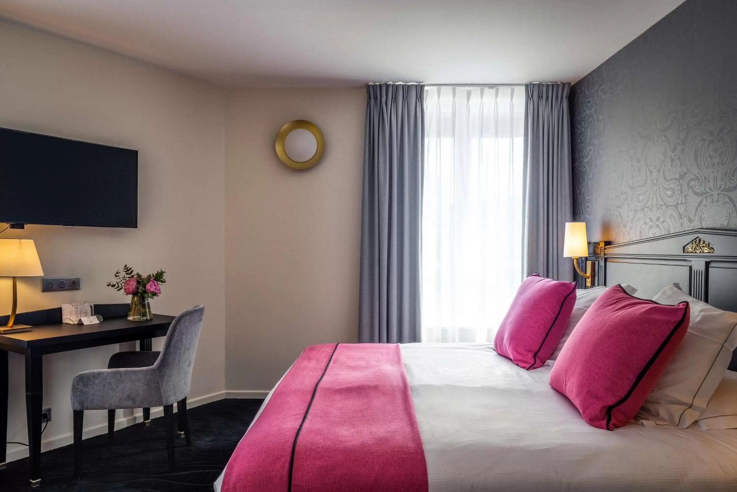 Bedroom, Bed in Best Western Plus Le Moderne