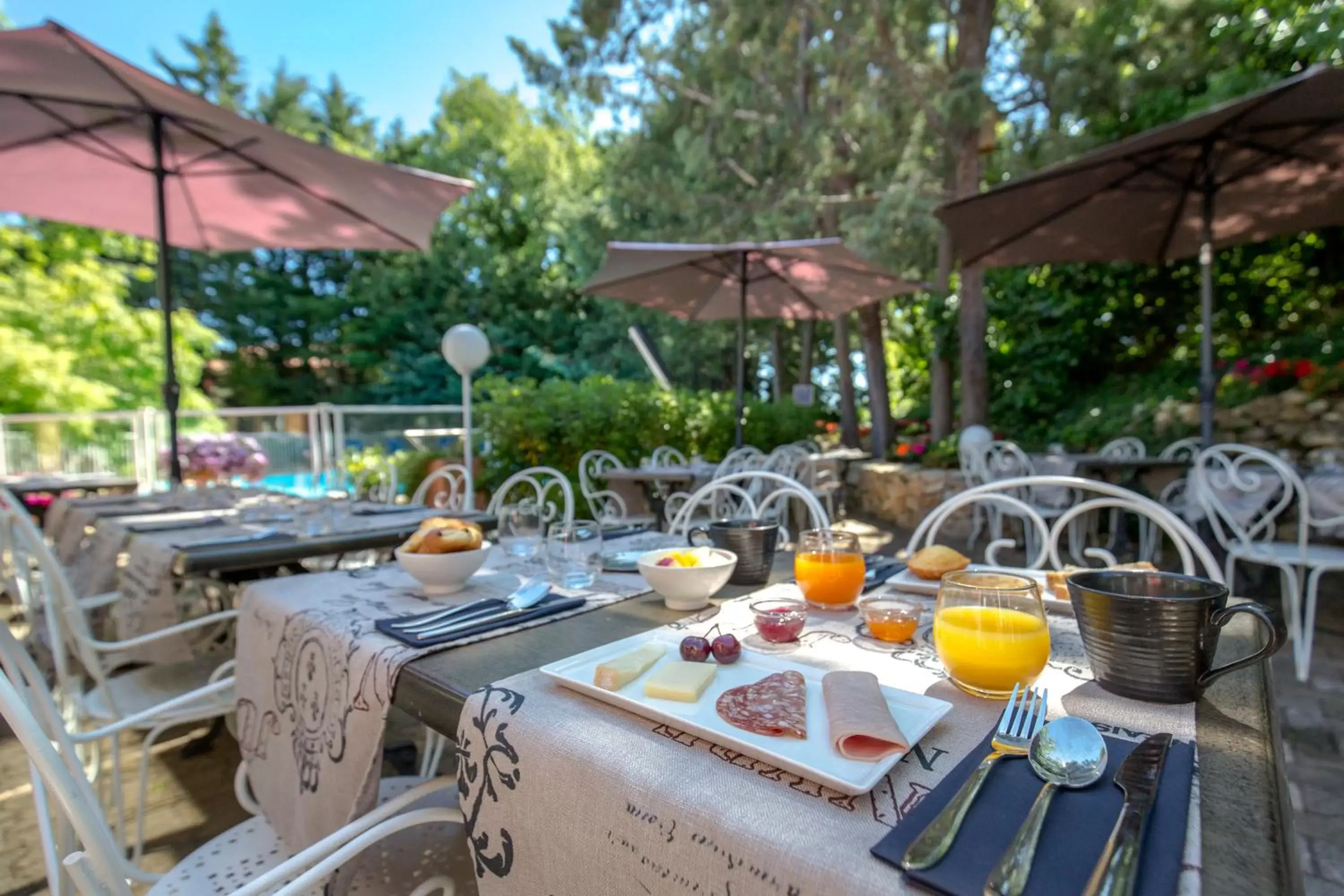 Restaurant/Places to Eat in ibis Brignoles Provence Verte