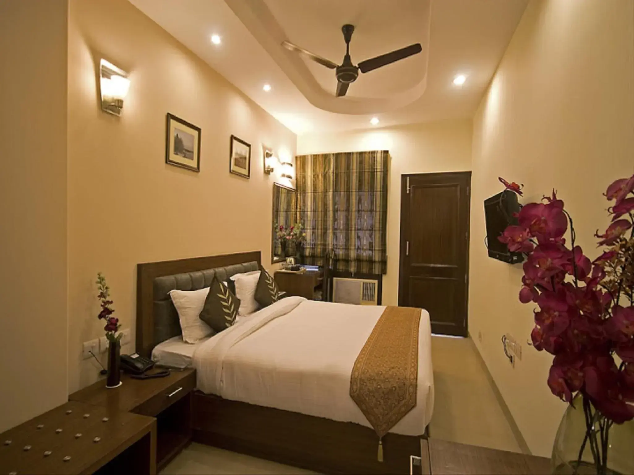 Bedroom, Bed in Red Maple Bed & Breakfast Bedroom, Bed in Red Maple Bed & Breakfast