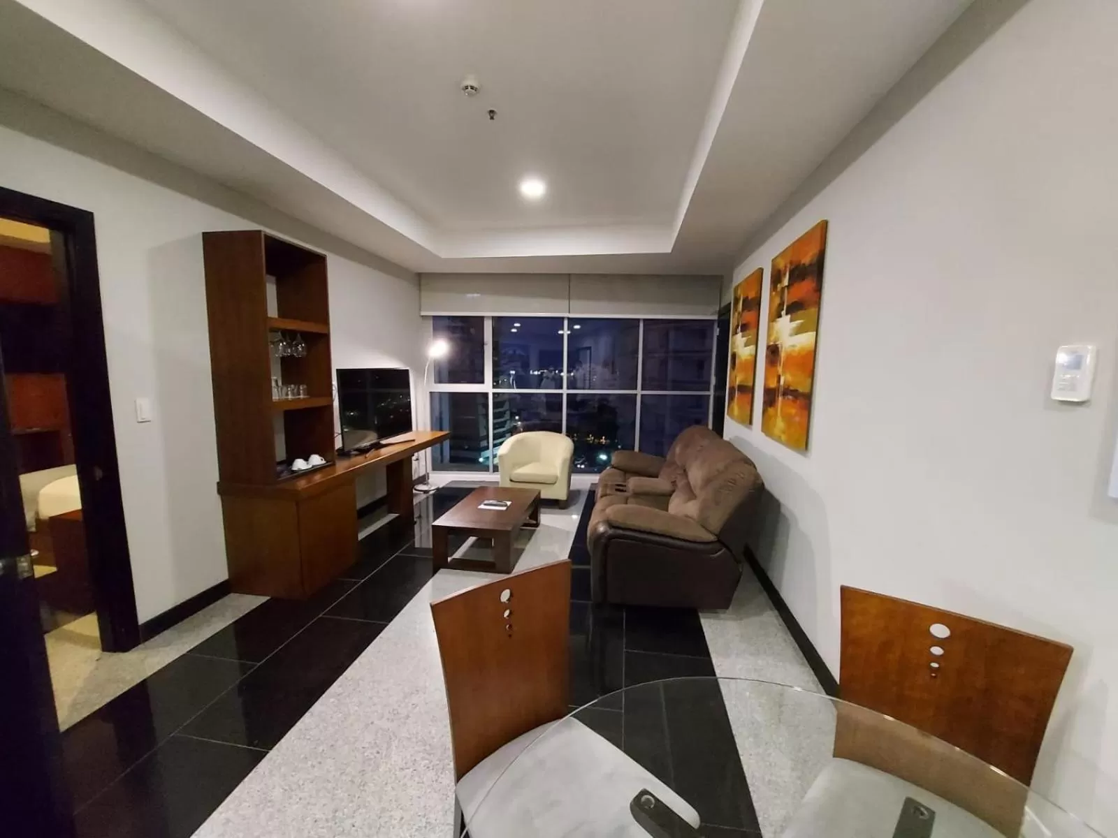 Communal lounge/ TV room in Wyndham Manta Sail Plaza Hotel and Convention Center