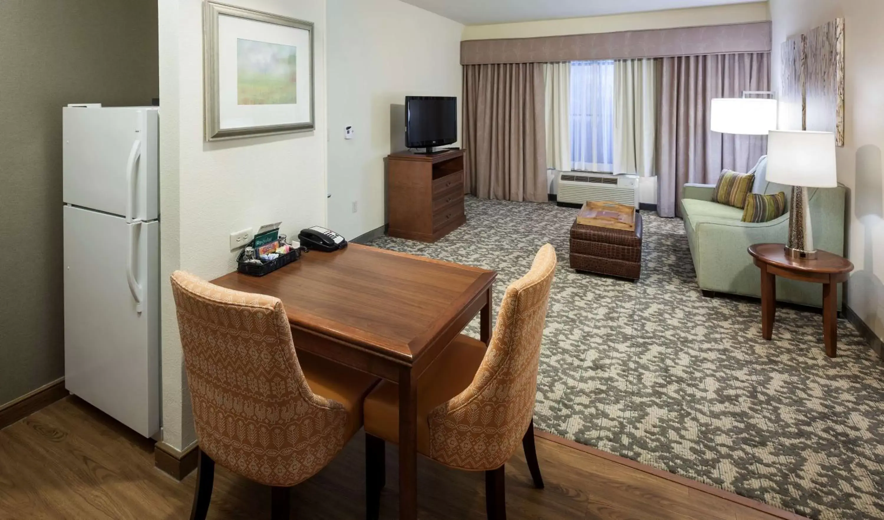 Bed, Dining Area in Homewood Suites by Hilton Houston Stafford Sugar Land