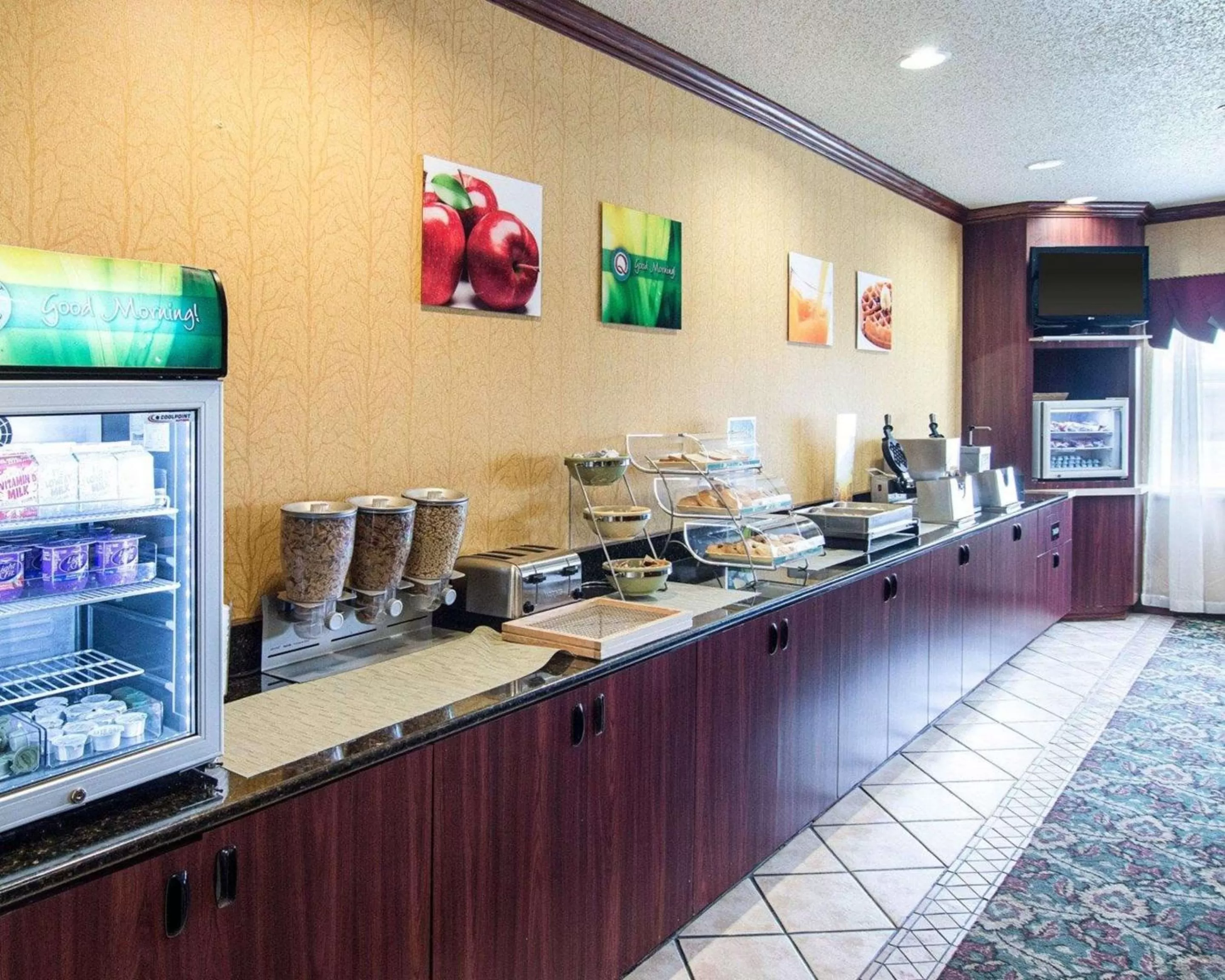 Restaurant/places to eat in Quality Inn Midland South