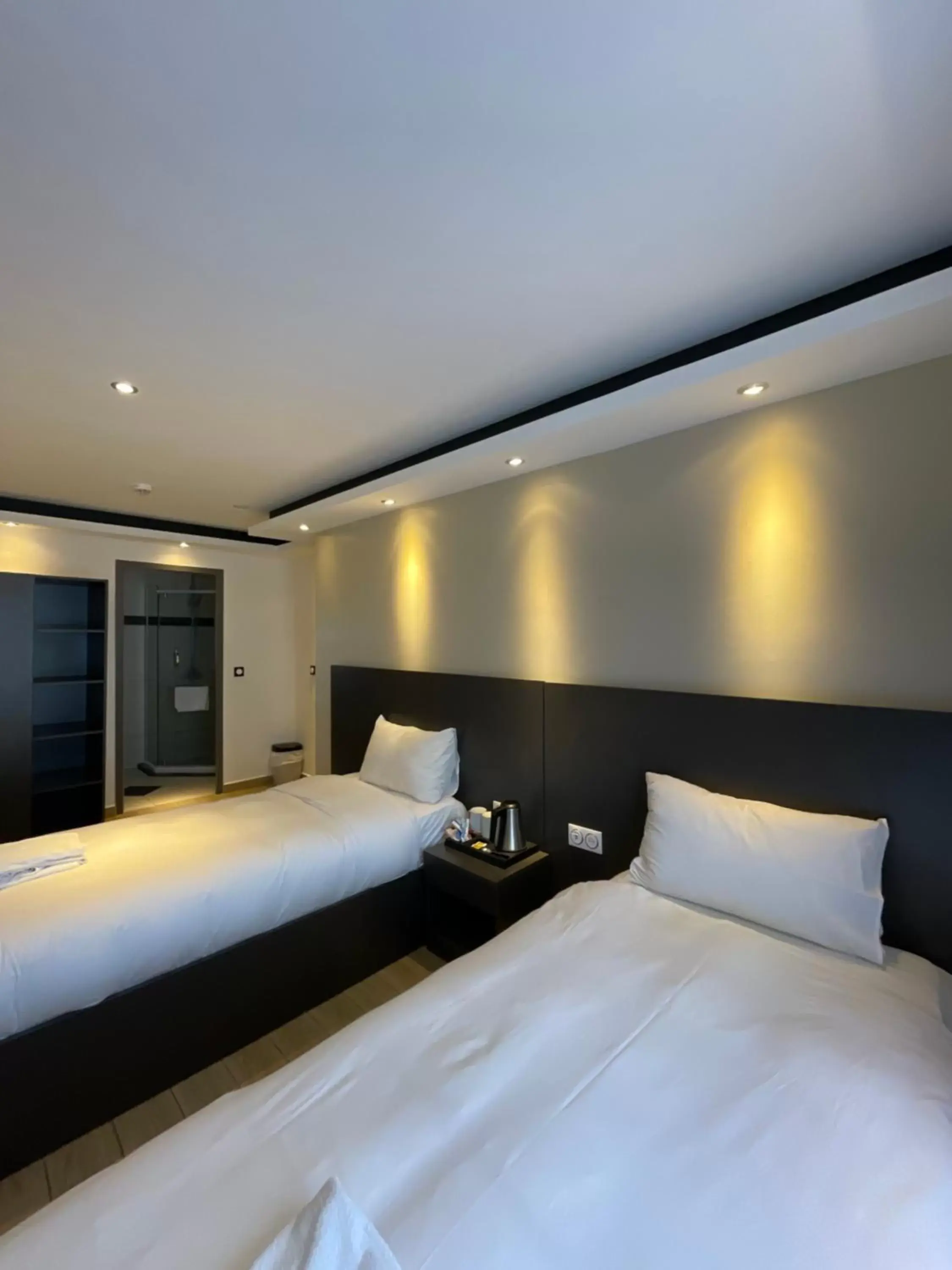Bedroom, Bed in Hôtel Select - Réunion