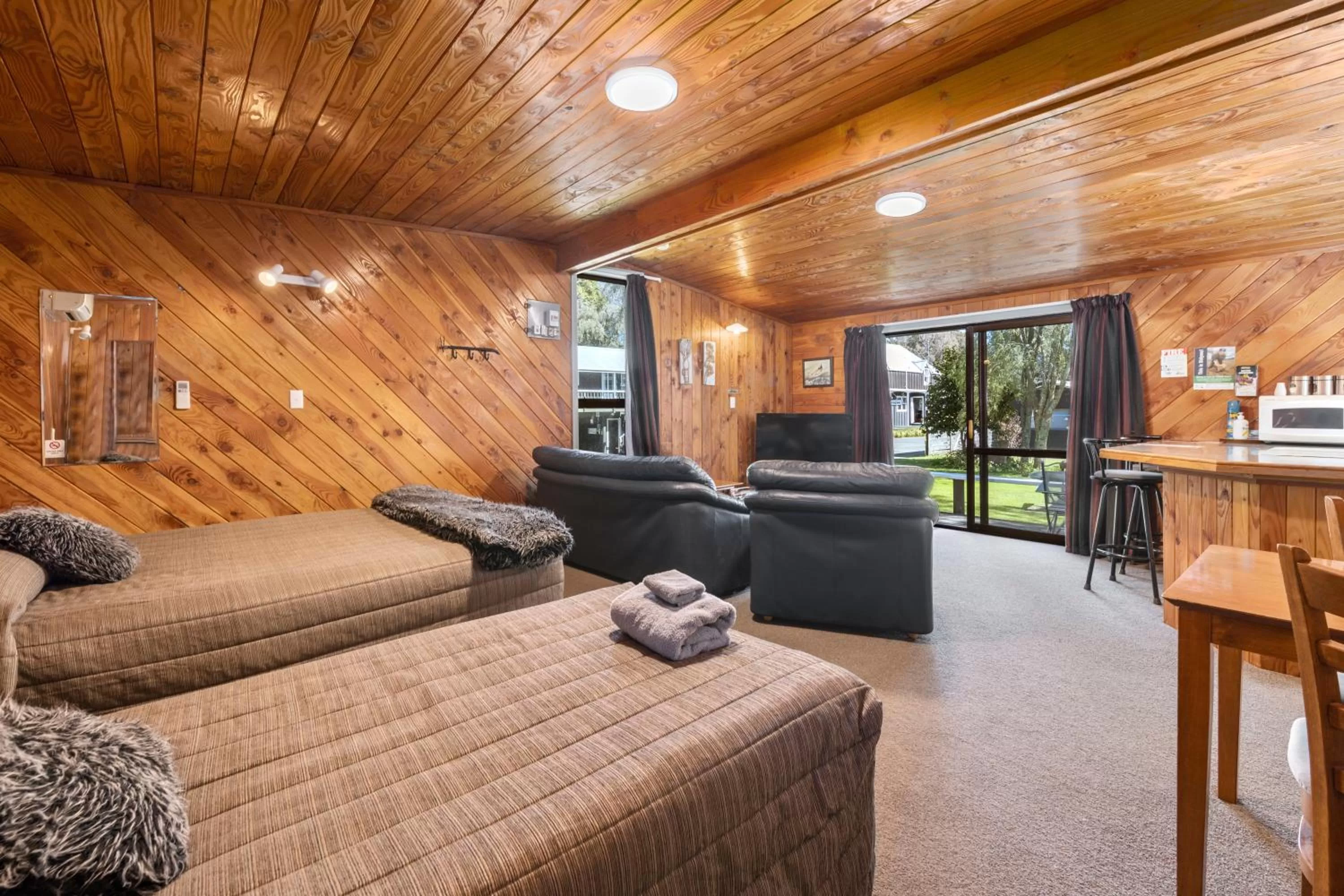 Photo of the whole room in Sportsmans Lodge Turangi