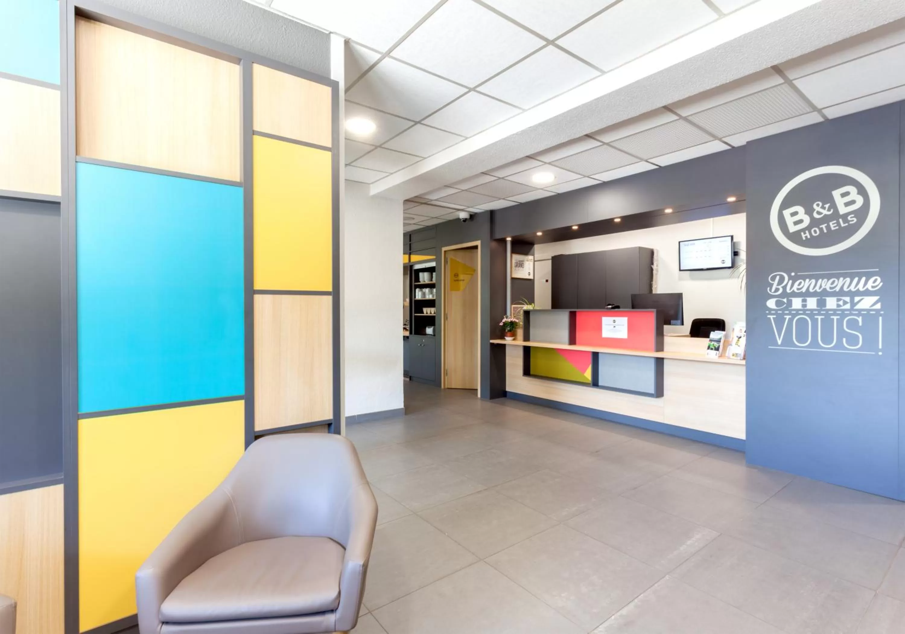 Lobby or reception in B&B HOTEL CHAMBERY La Cassine