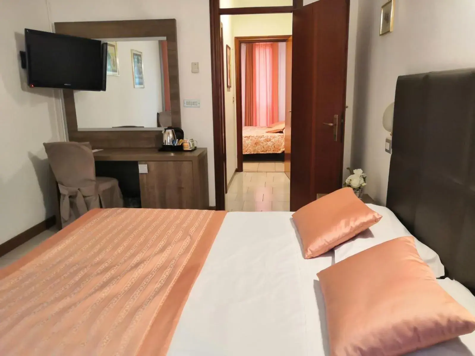 Photo of the whole room, Bed in Hotel Europa Photo of the whole room, Bed in Hotel Europa