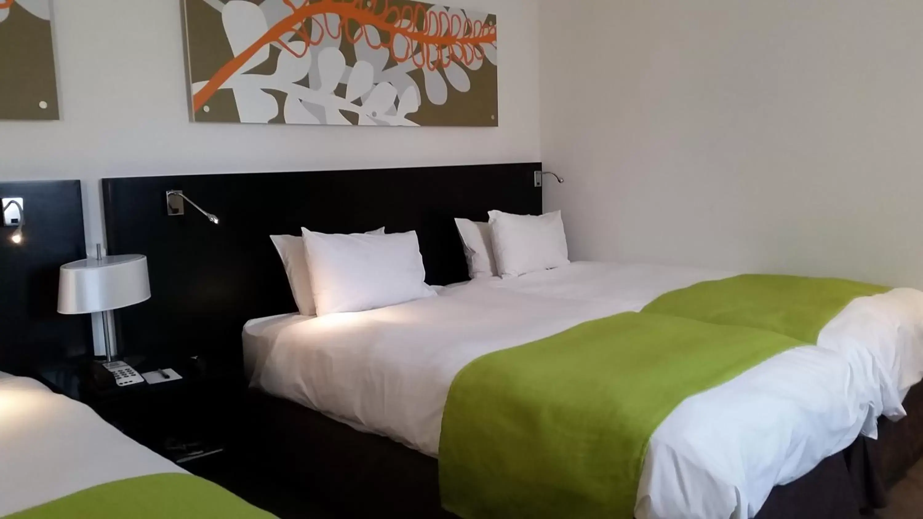 Bed in ONOMO Hotel Cape Town – Inn On The Square