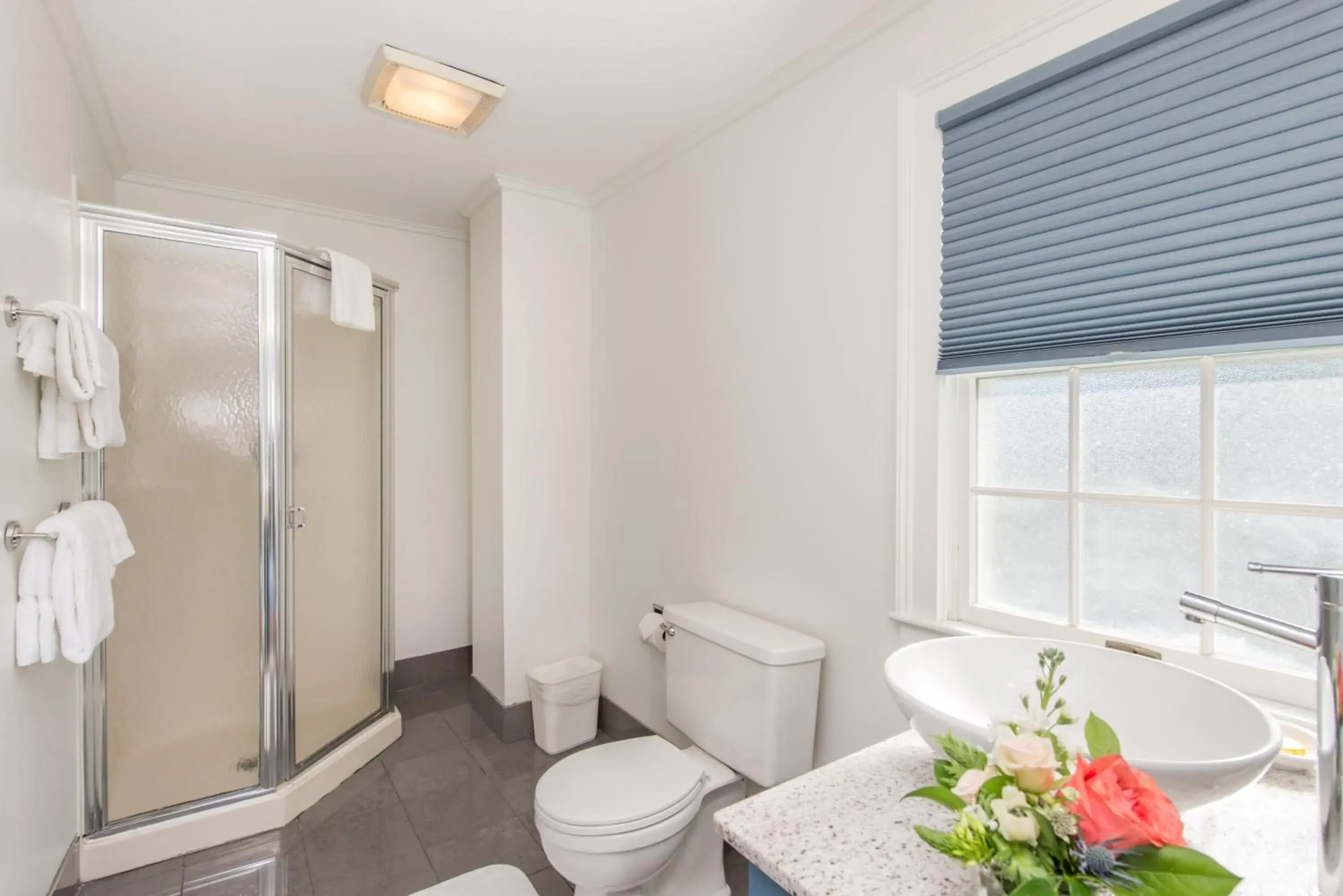 Inn Queen Courtyard View in Breakwater Inn Inn Queen Courtyard View in Breakwater Inn