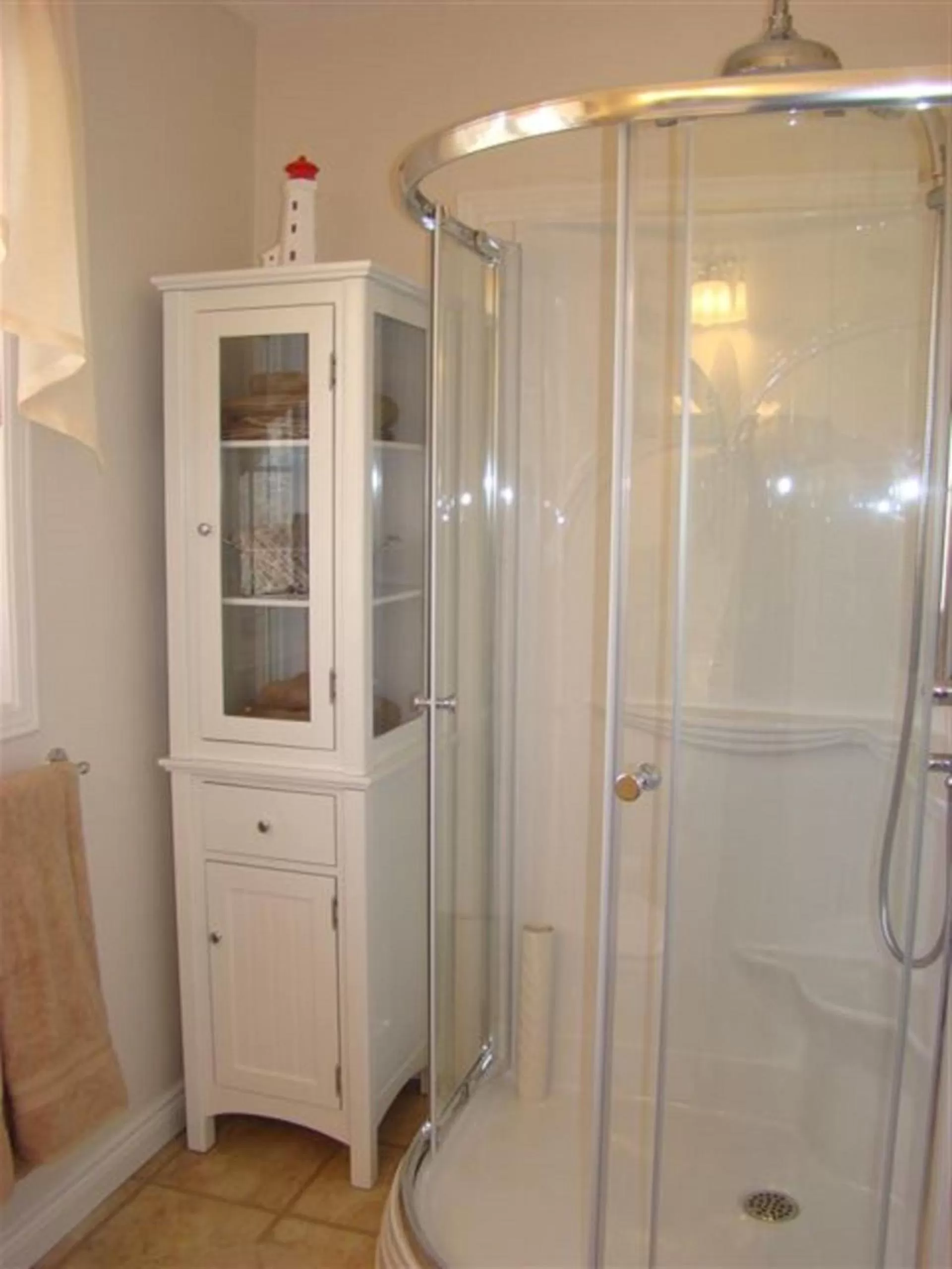 Shower in Tucked Inn the Harbour B&B