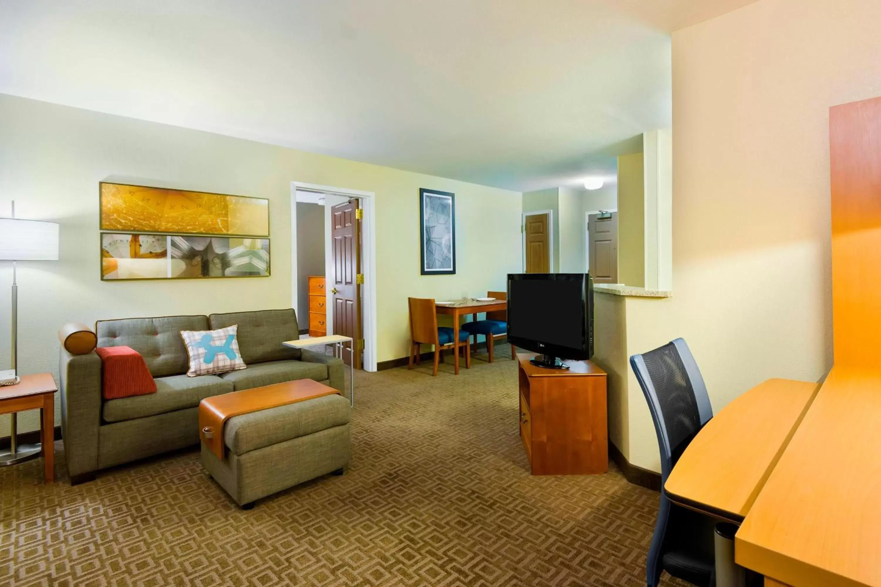Living room, Seating Area in TownePlace Suites Mobile