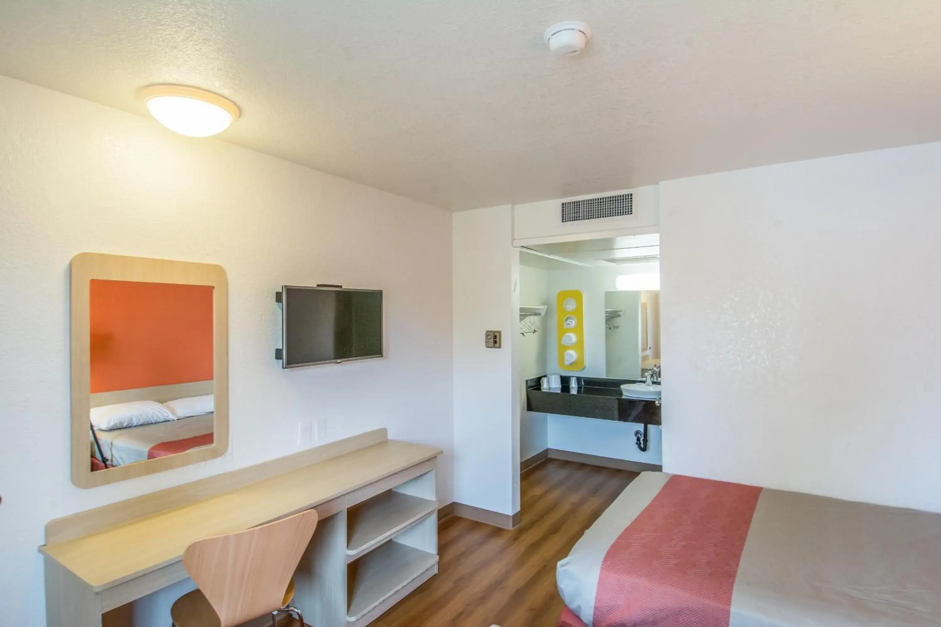 Bedroom, TV/Entertainment Center in Motel 6-Redding, CA - North
