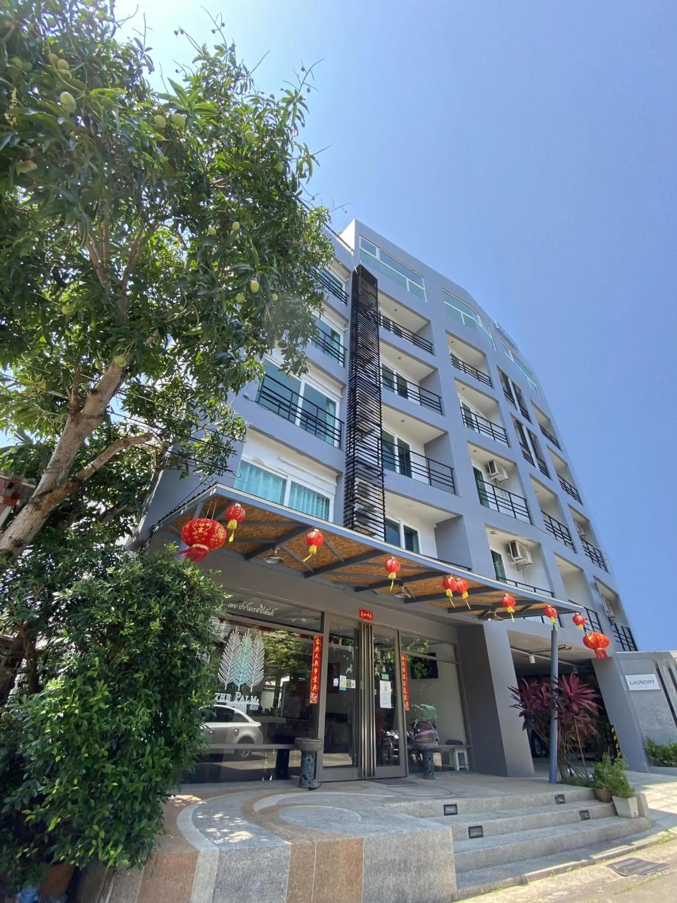 Property building in The Palms Residence - SHA Extra Plus Property building in The Palms Residence - SHA Extra Plus