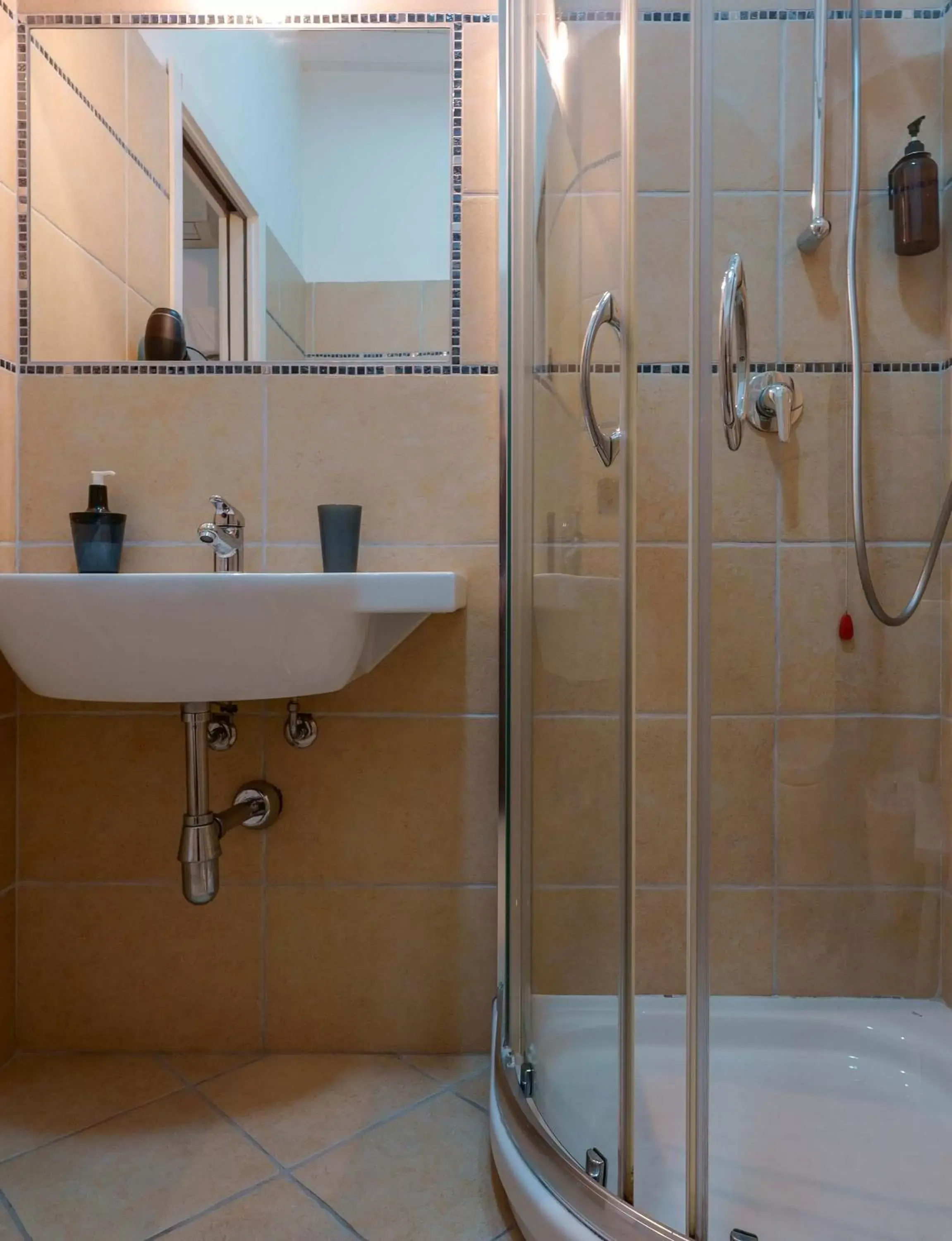 Shower, Bathroom in Il Cagliarese B&B