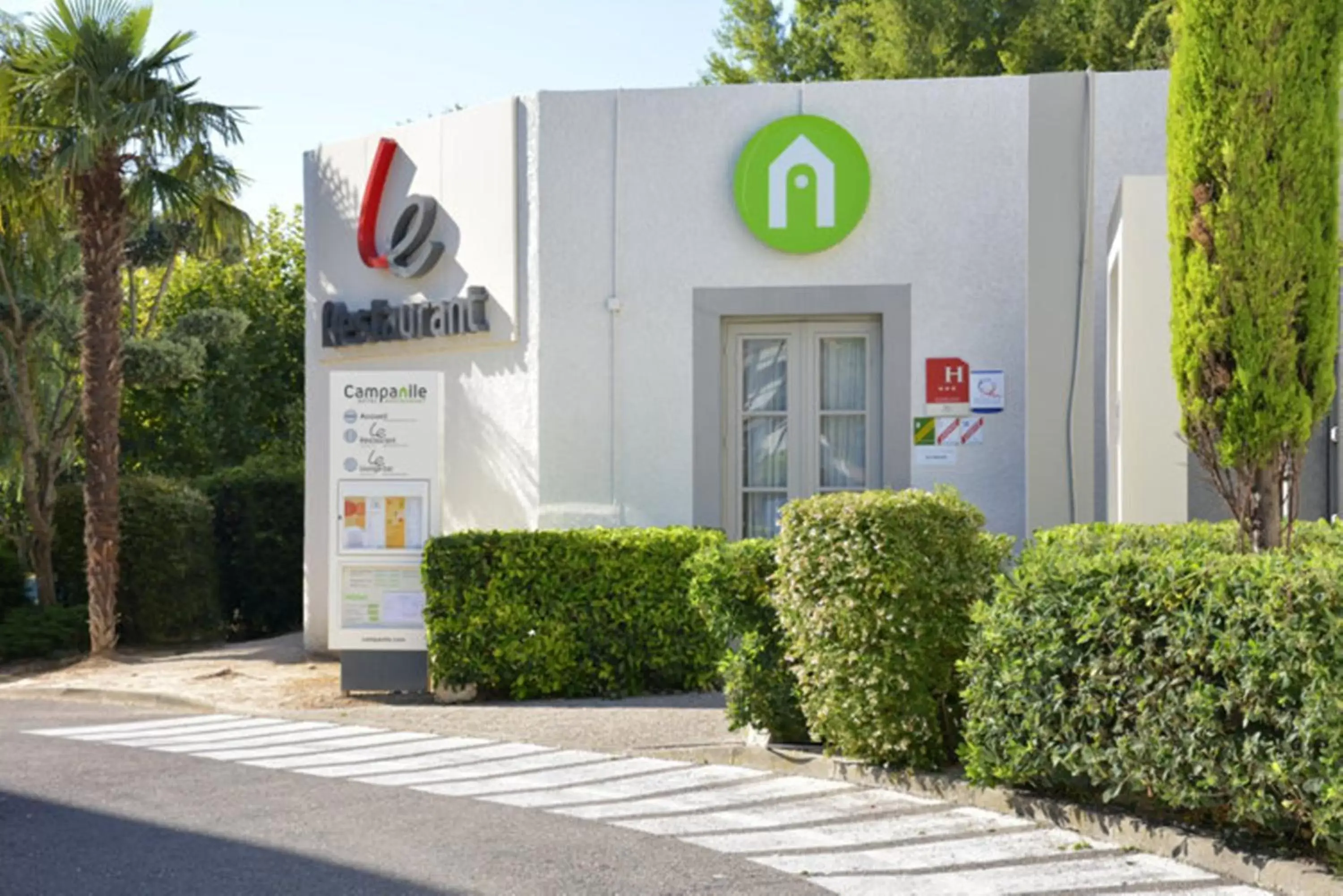 Facade/entrance, Property Logo/Sign in Campanile Aix-en-Provence Sud - Pont de l'Arc