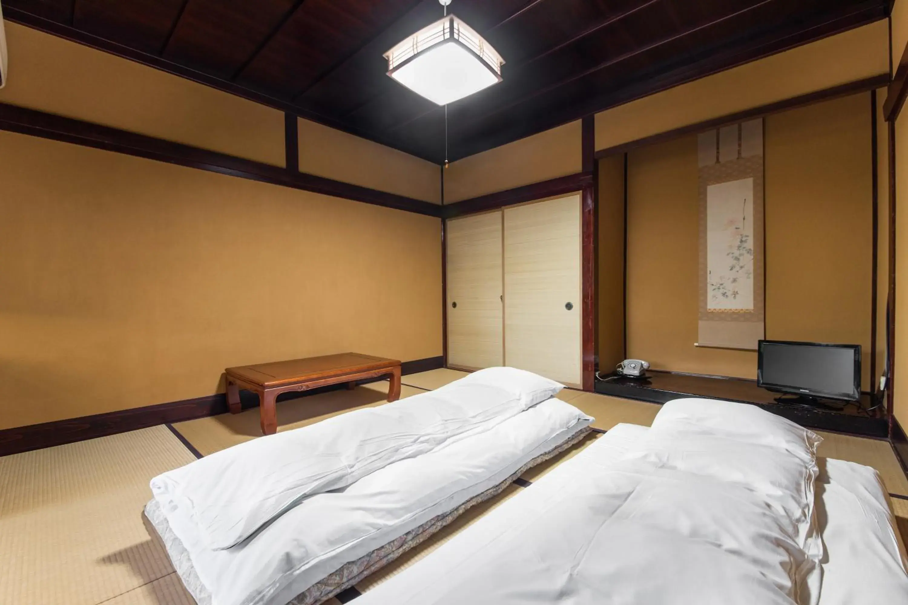 Photo of the whole room, Bed in Kadokyu Ryokan