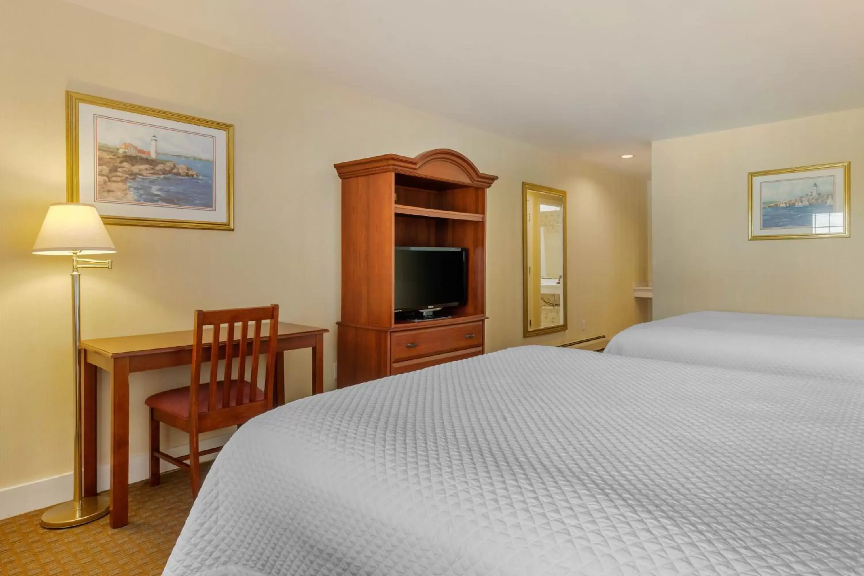 TV and multimedia, Bed in Ogunquit Hotel and Suites