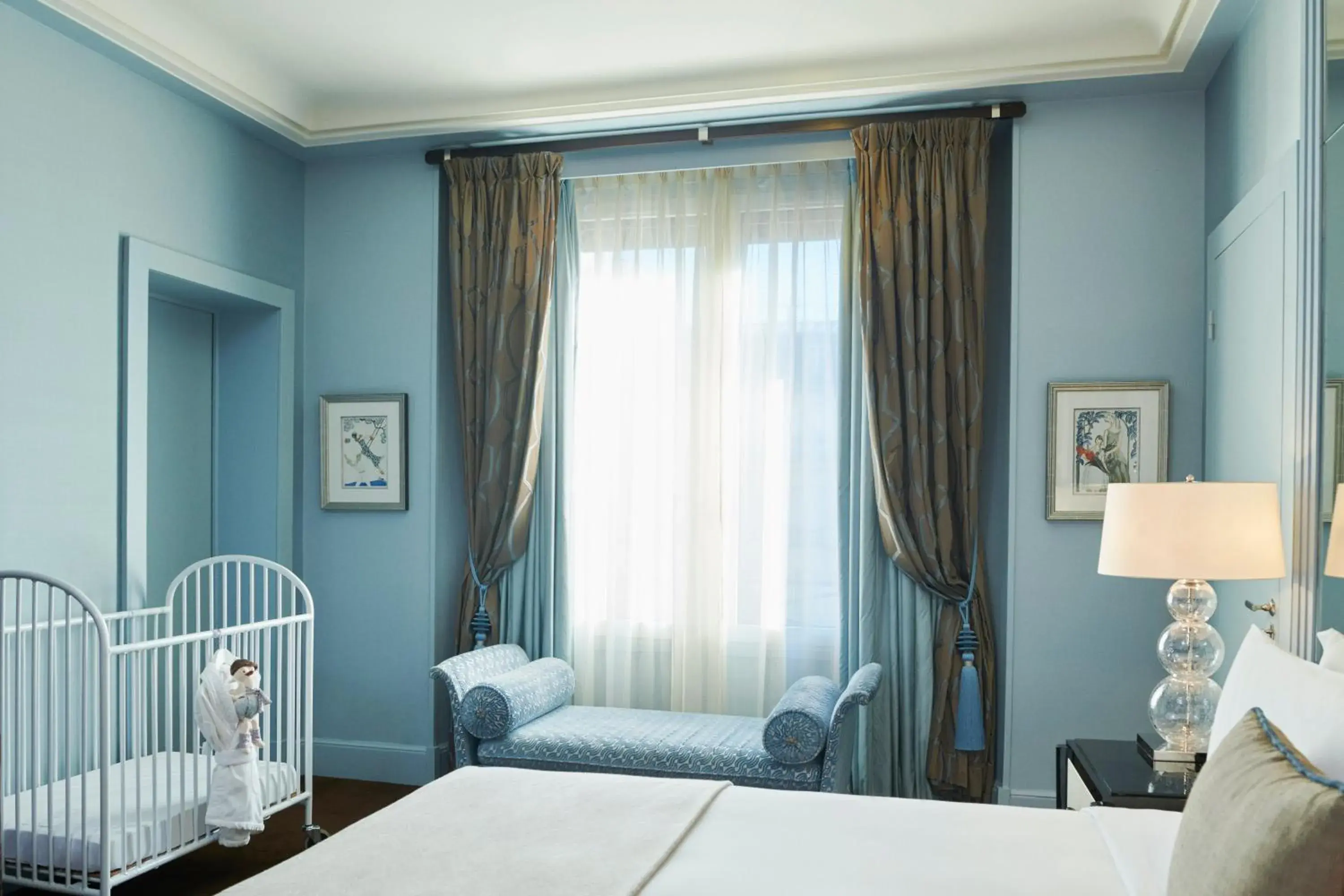 cot, Bed in Prince de Galles, a Luxury Collection hotel, Paris