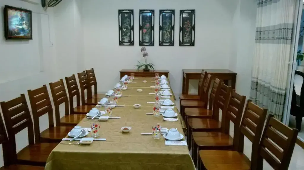 Restaurant/Places to Eat in Hoang Yen Canary Hotel