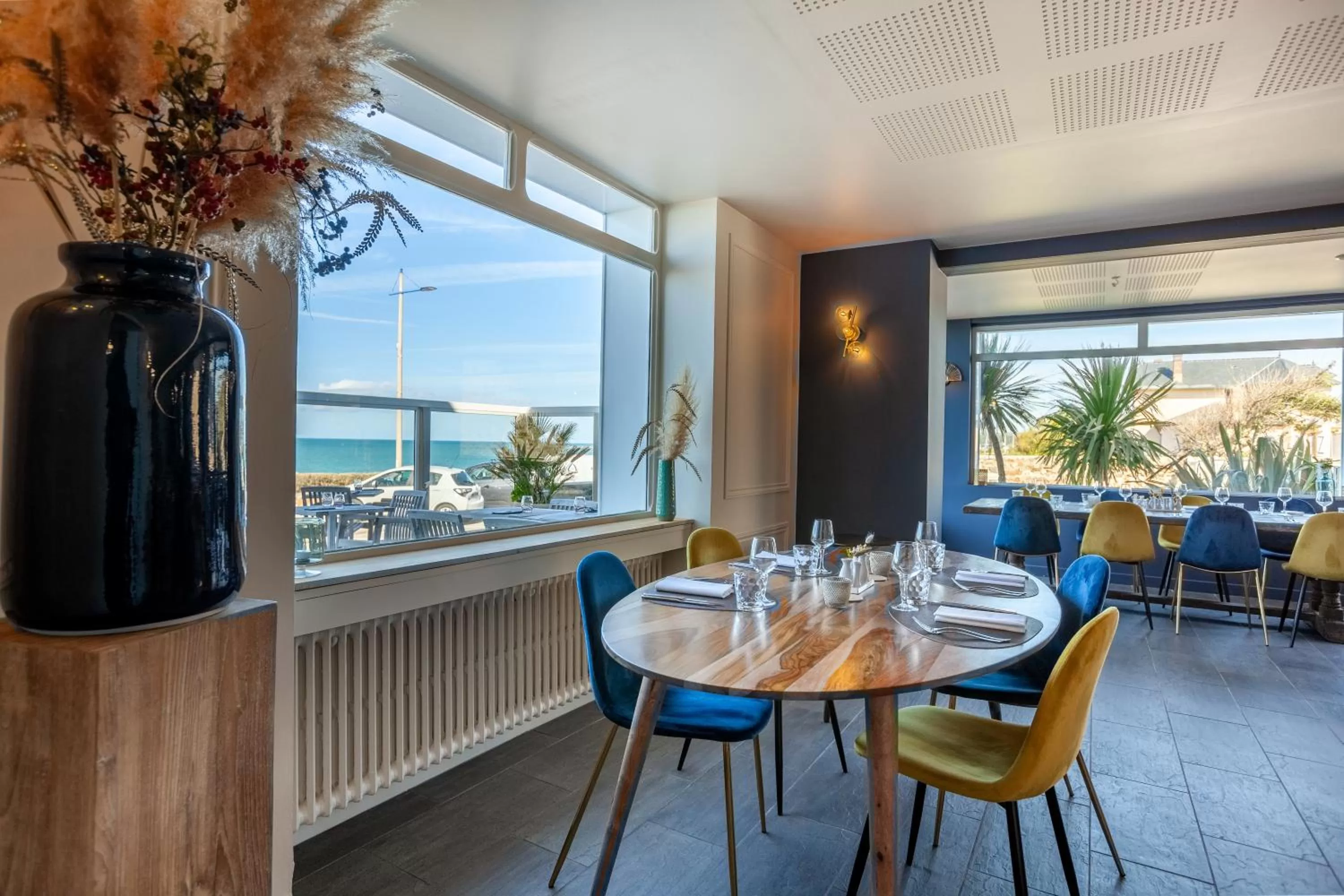 Restaurant/places to eat in Hôtel des Isles