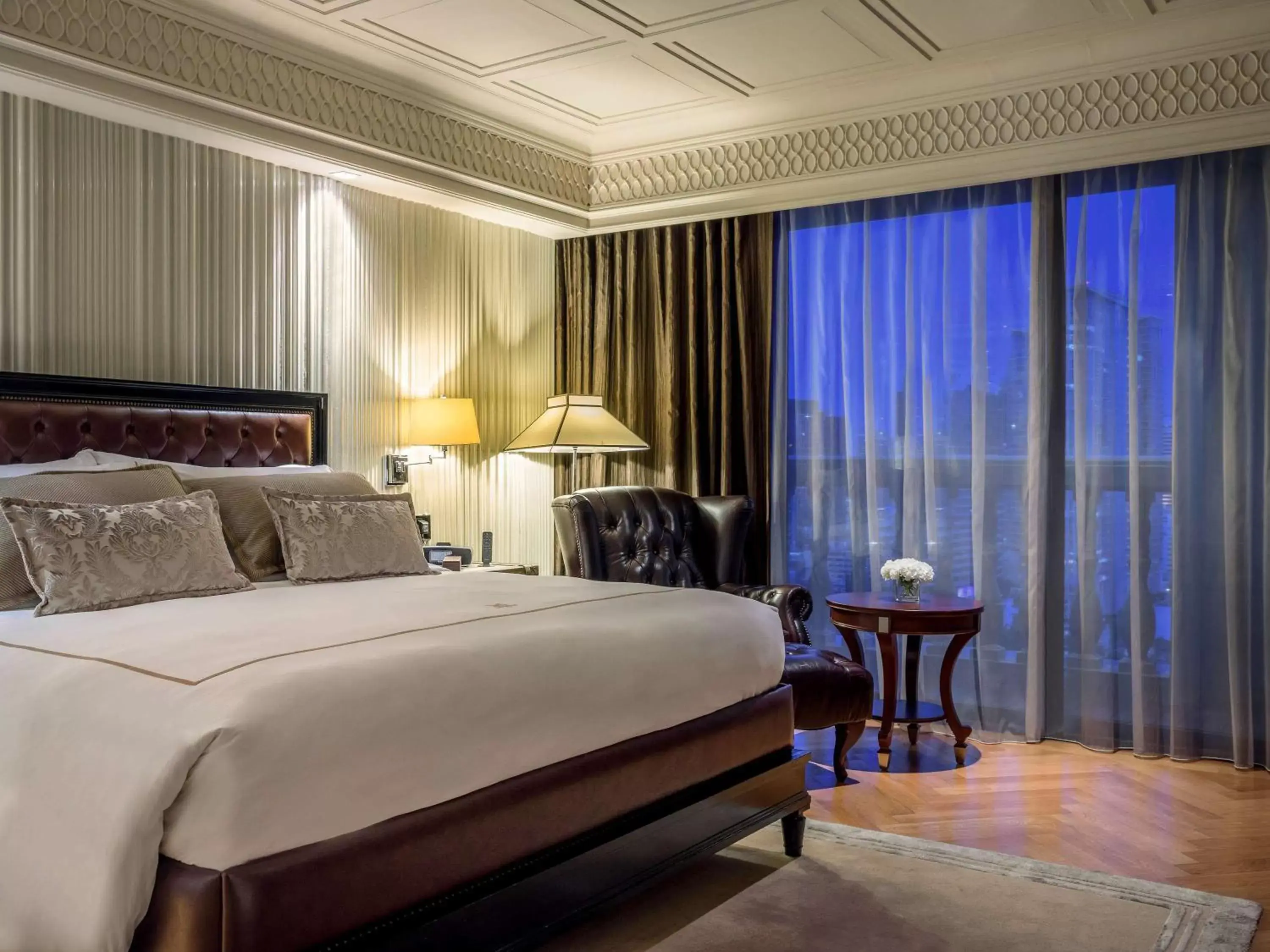 Photo of the whole room, Bed in Hotel Muse Bangkok Langsuan - MGallery