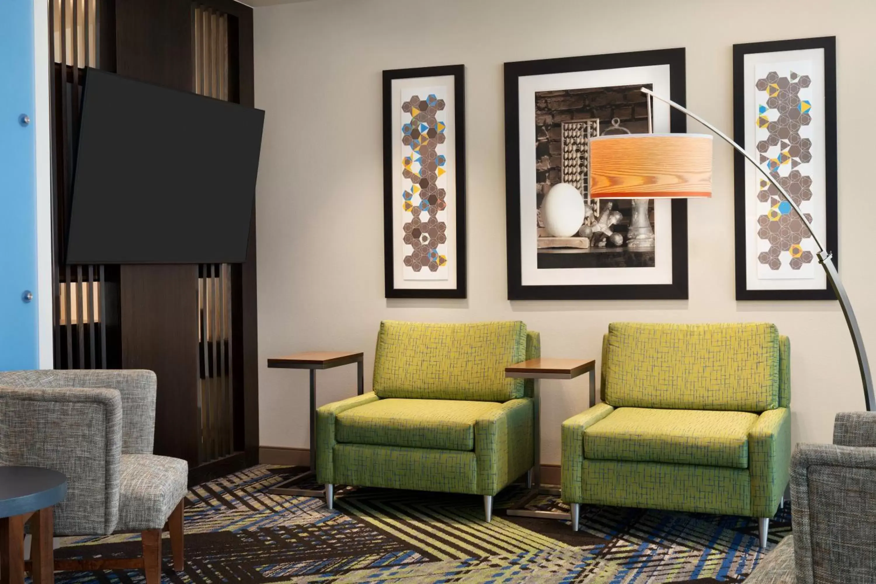 Property building, Seating Area in Holiday Inn Express & Suites - Beaver Dam, an IHG Hotel