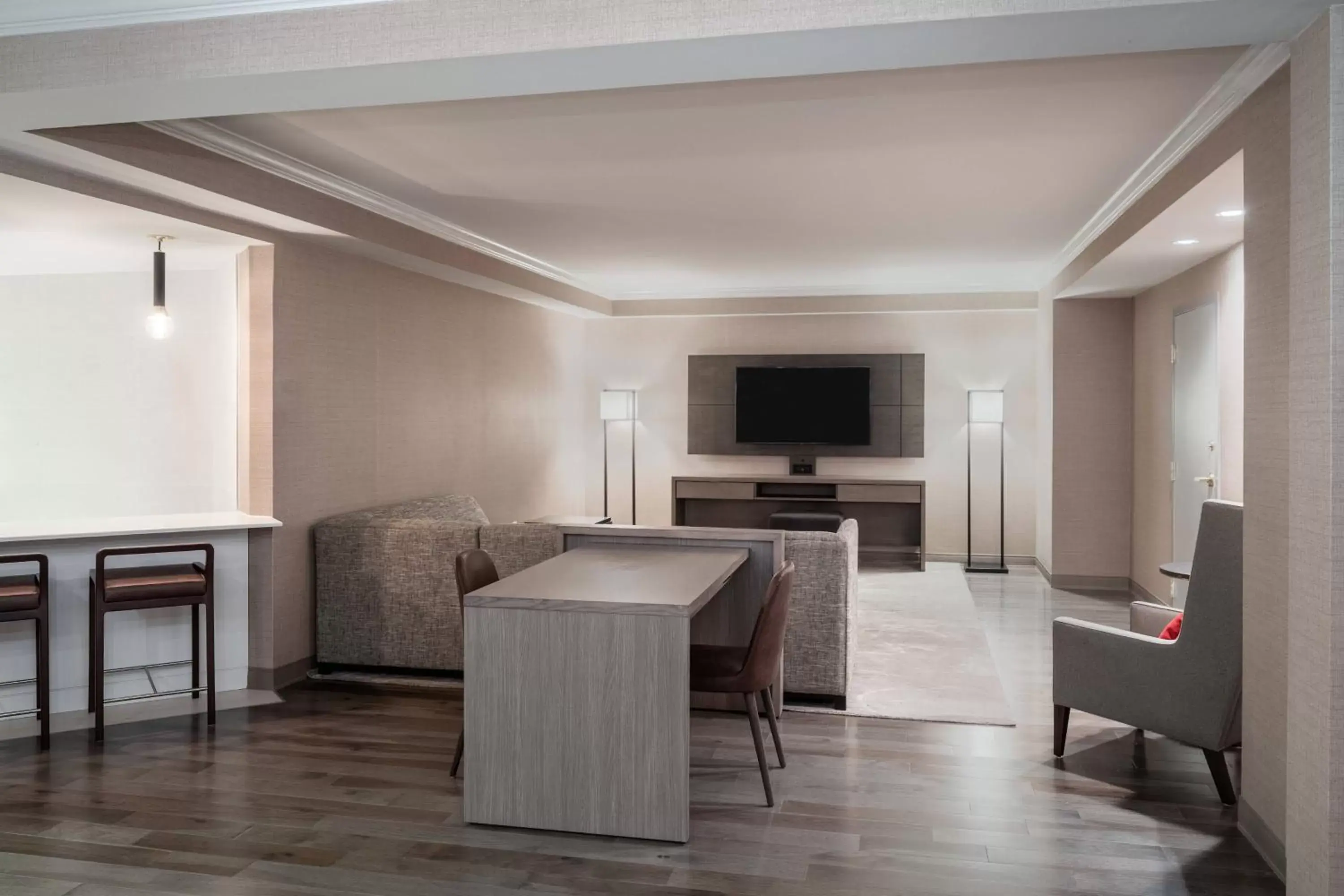 Living room, Seating Area in Mystic Marriott Hotel and Spa