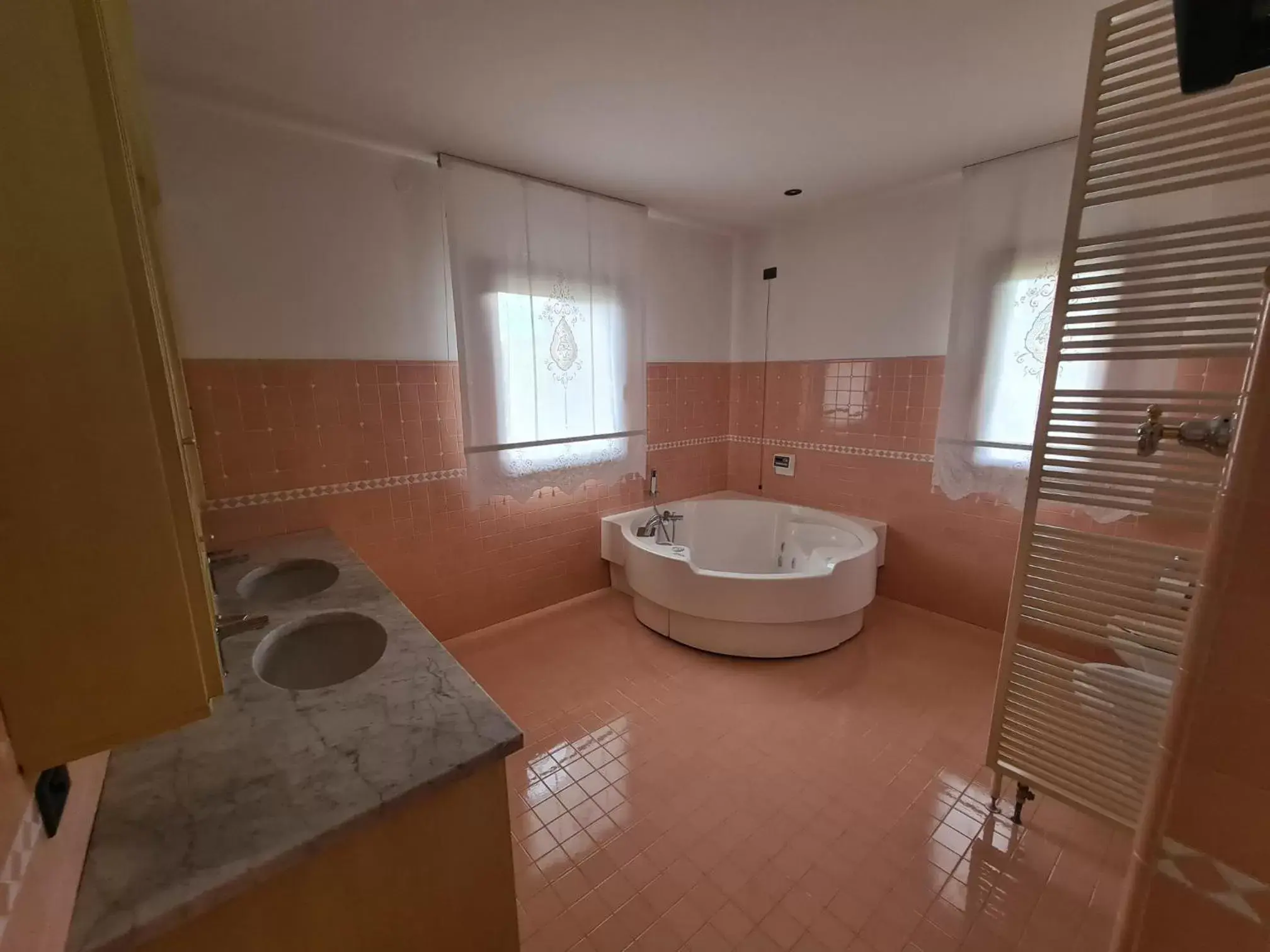 Hot Tub, Bathroom in Bed & Breakfast Rezzonico