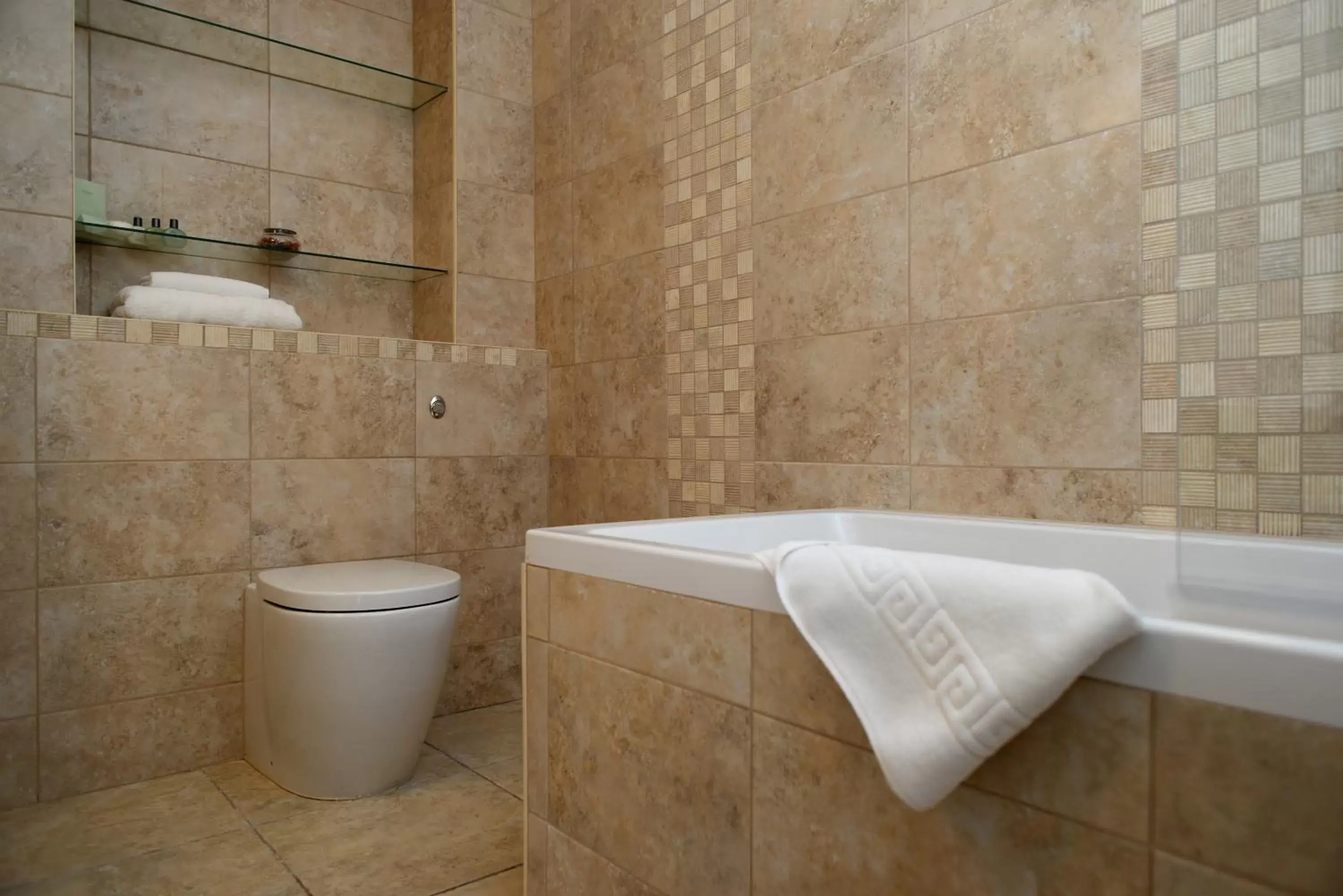 Bathroom in The Raven Hotel