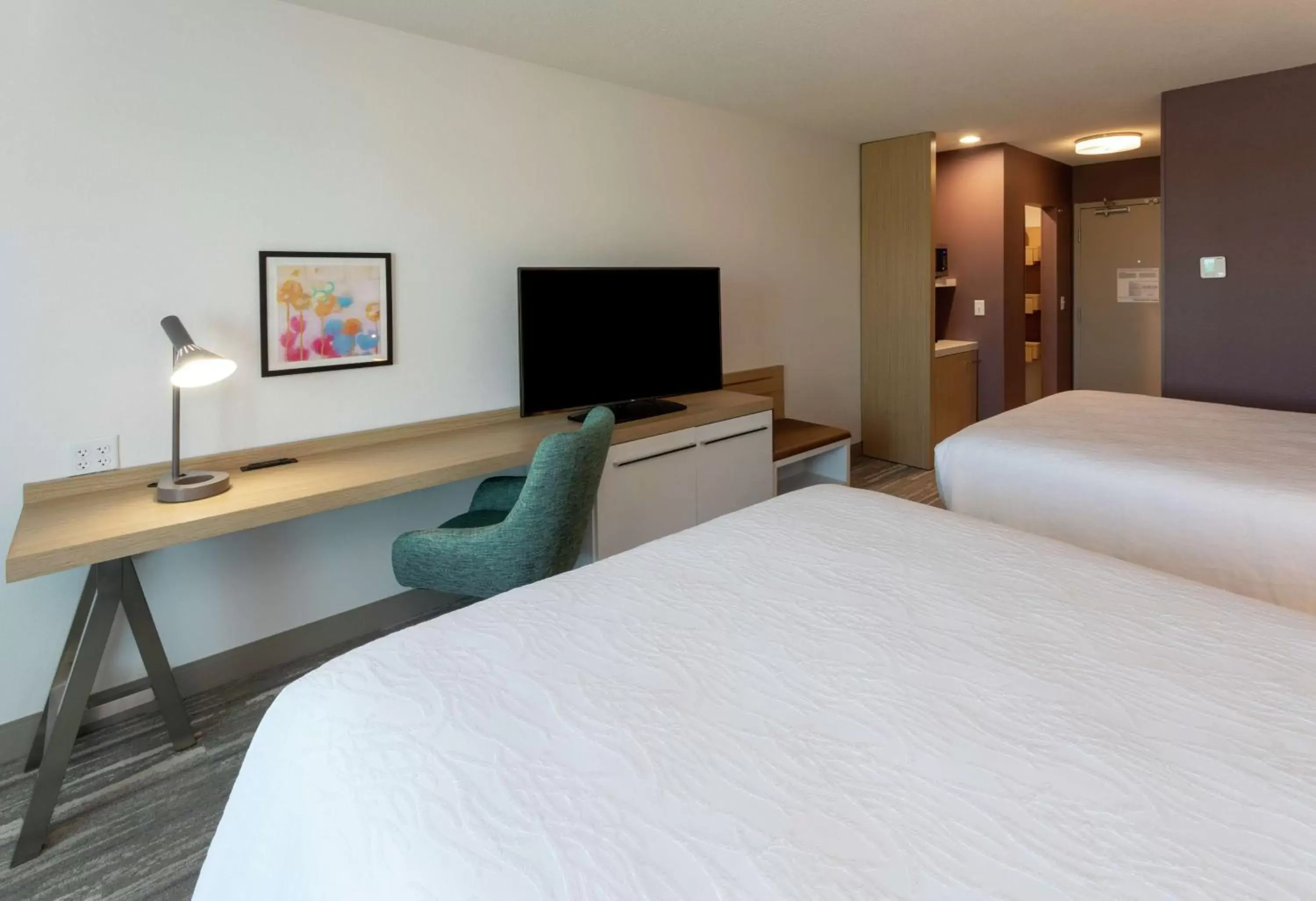Bedroom, Bed in Hilton Garden Inn St. Cloud, Mn