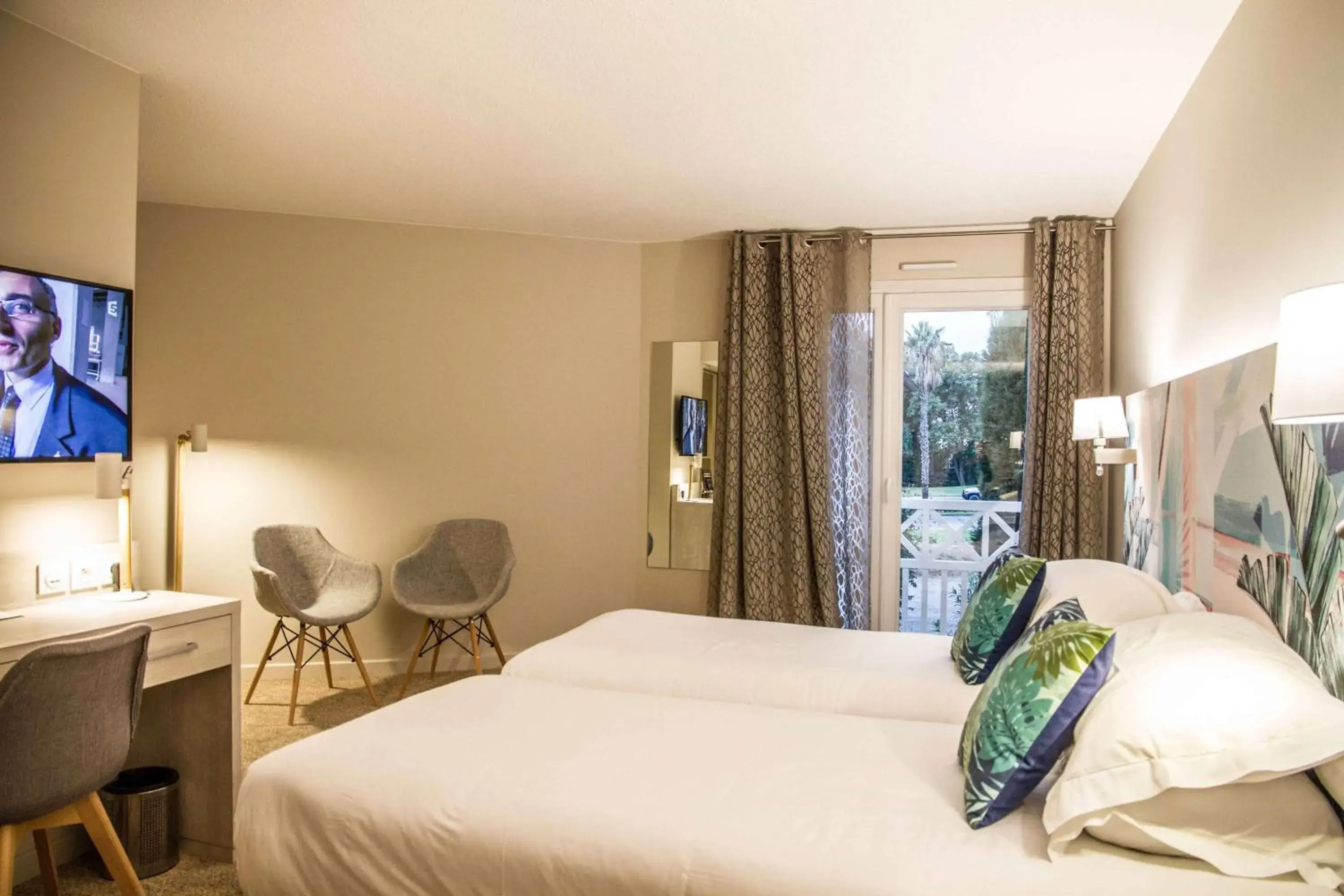 Bedroom in Best Western Plus Hyeres Cote D'Azur