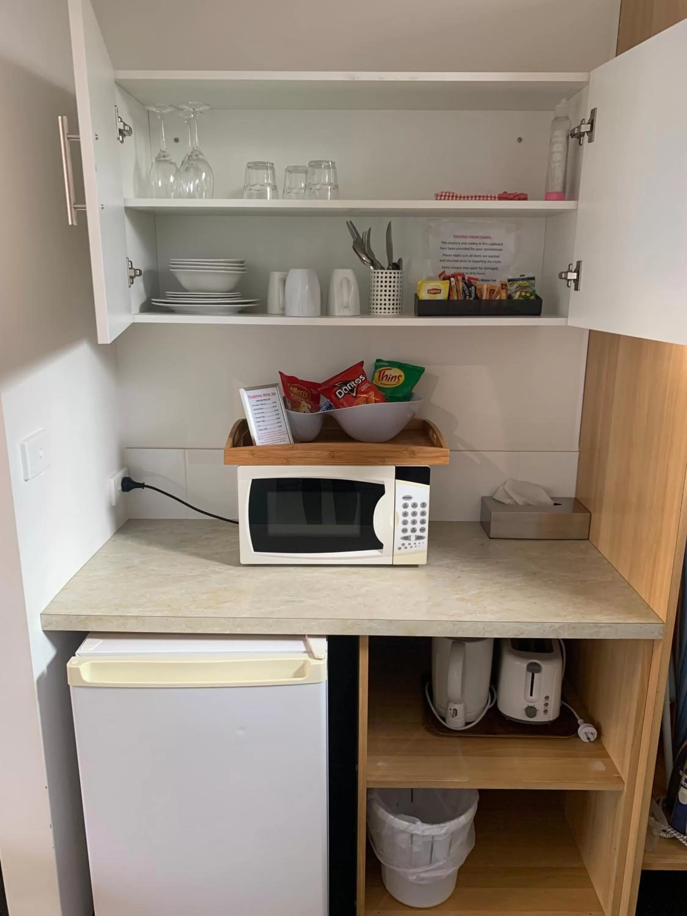 Coffee/tea facilities in Ploughmans Motor Inn