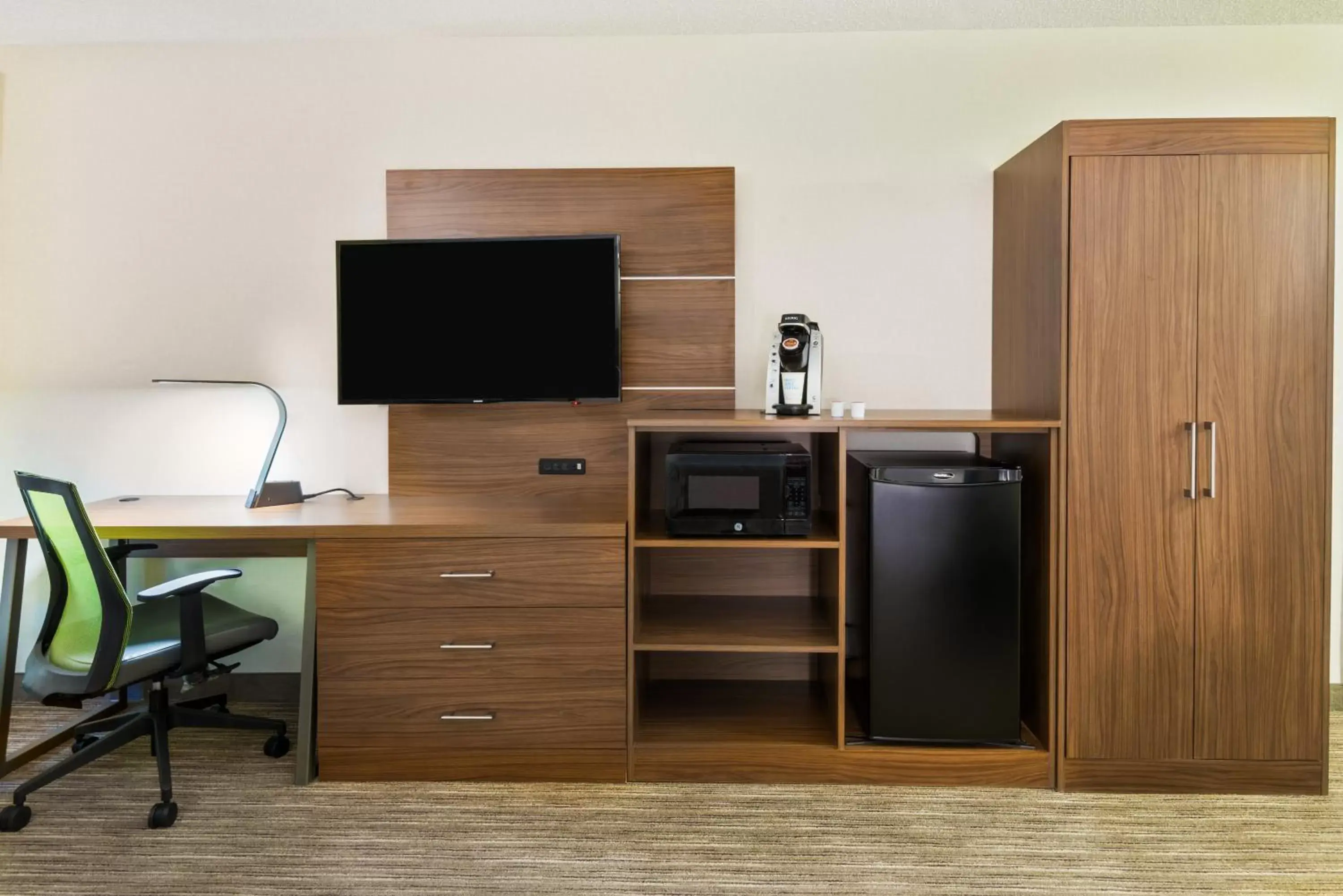 Photo of the whole room, TV/Entertainment Center in Holiday Inn Express Hotel & Suites Bentonville, an IHG Hotel