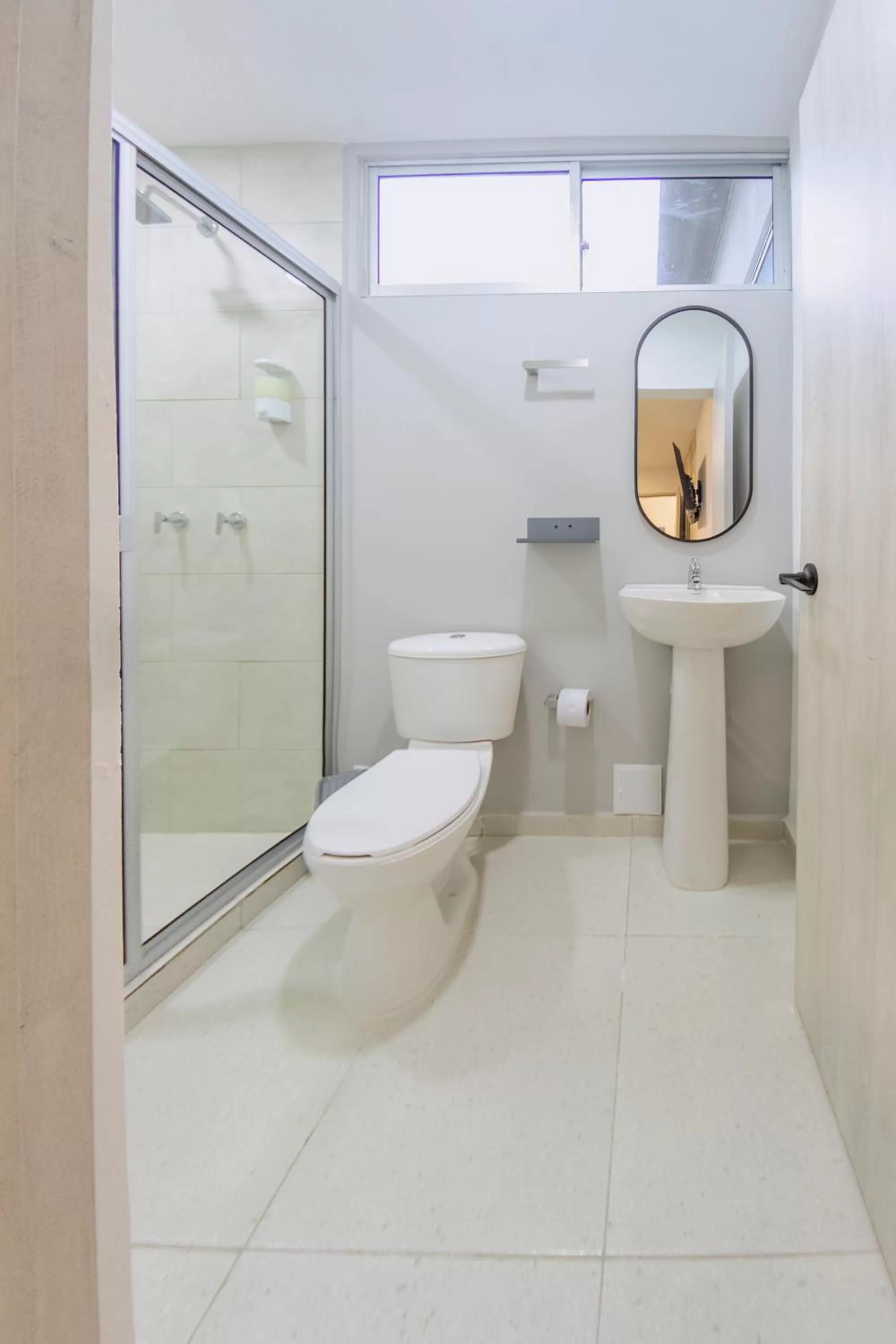 Shower in Ventiuna Hotel y Coliving