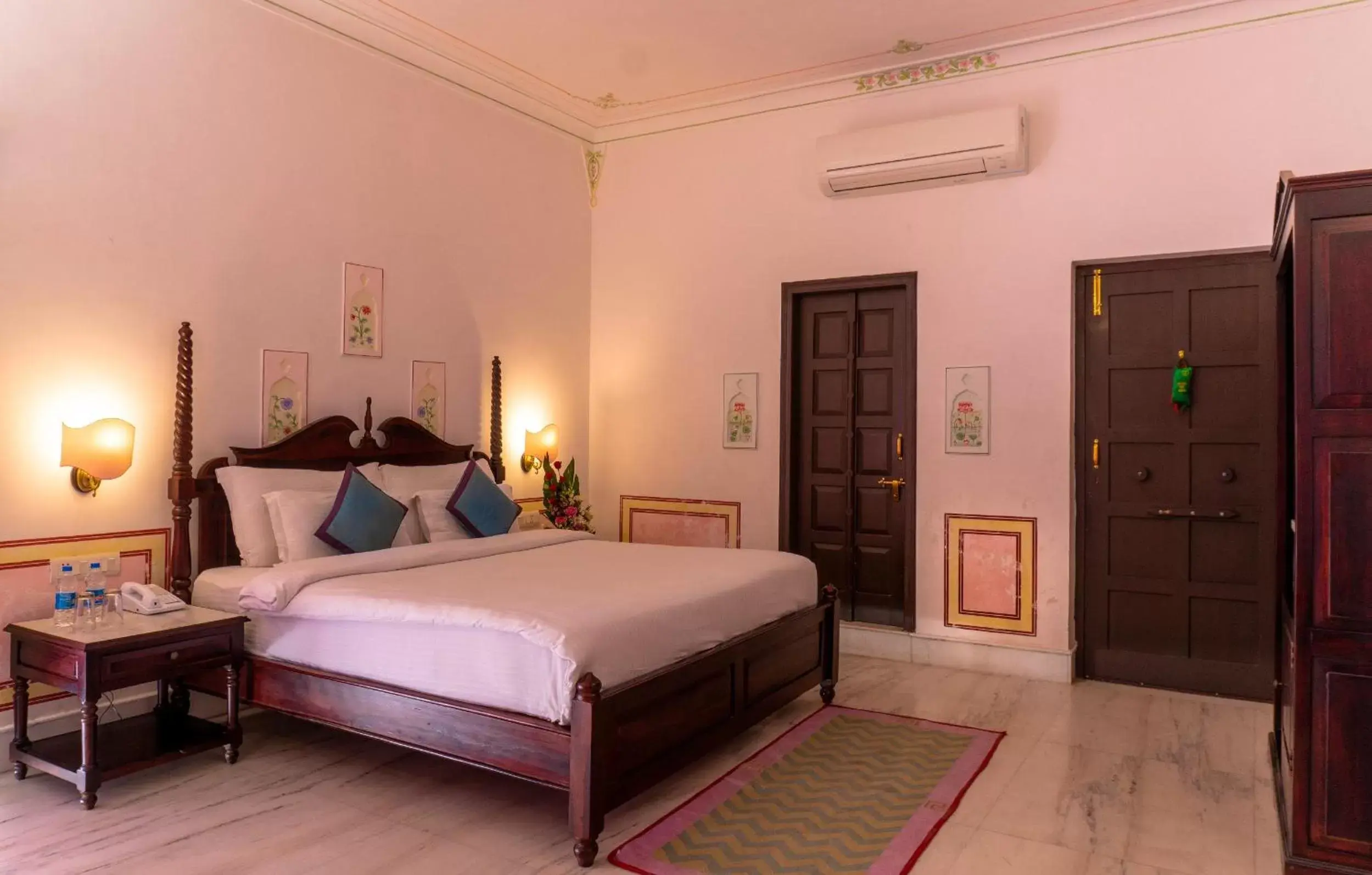 Bedroom, Bed in Amar Kothi Bedroom, Bed in Amar Kothi