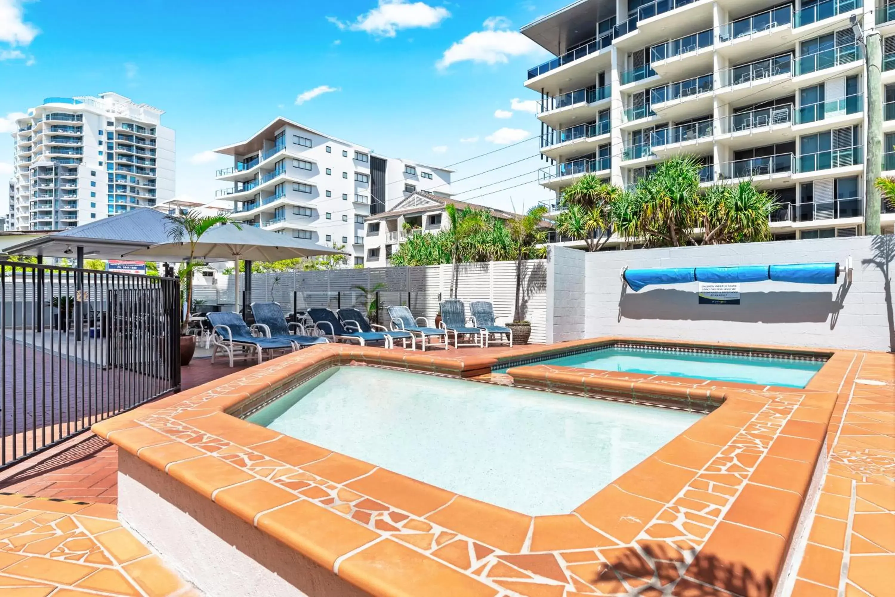 Swimming pool in Windward Apartments