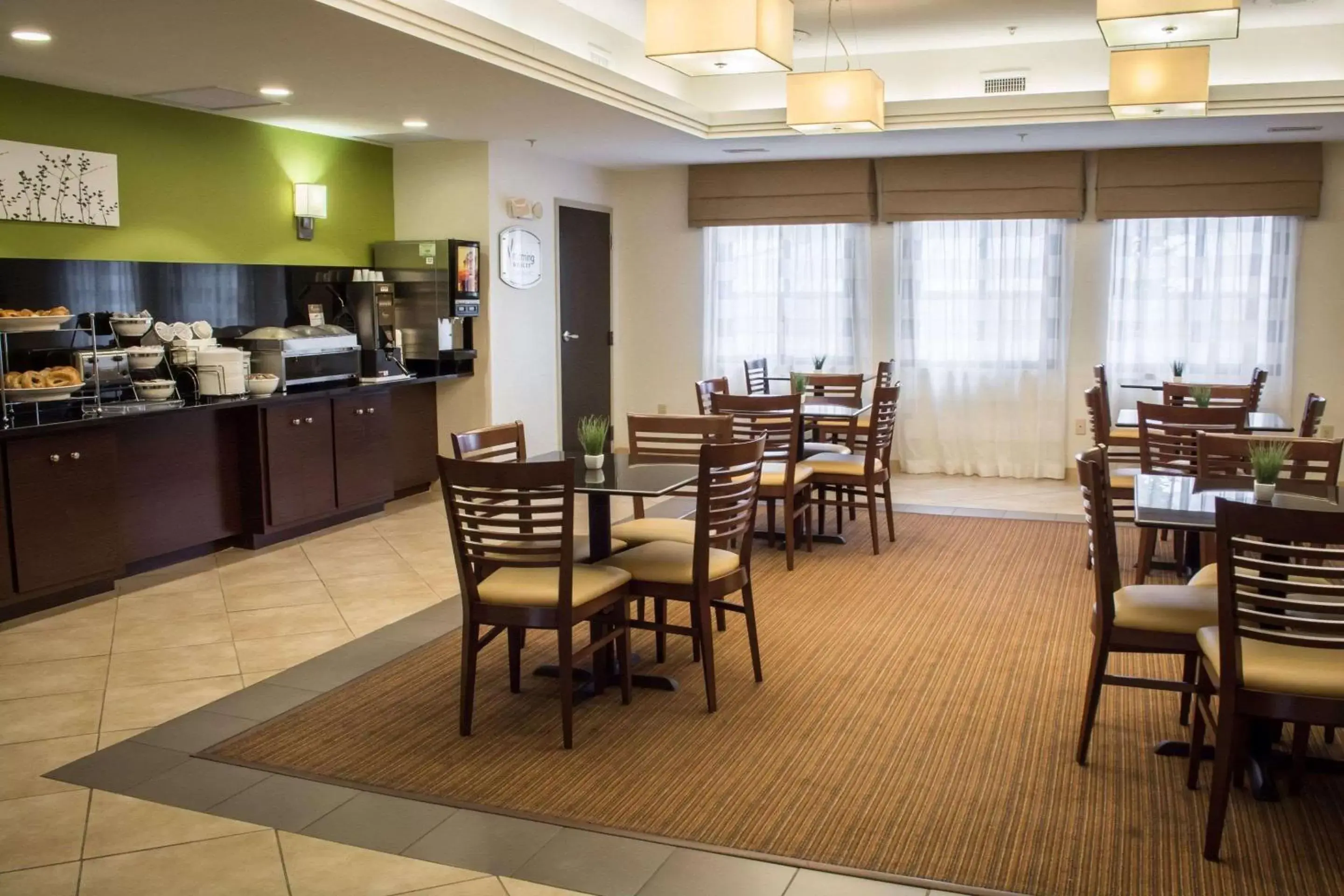 Restaurant/Places to Eat in Sleep Inn & Suites Harbour Pointe Midlothian