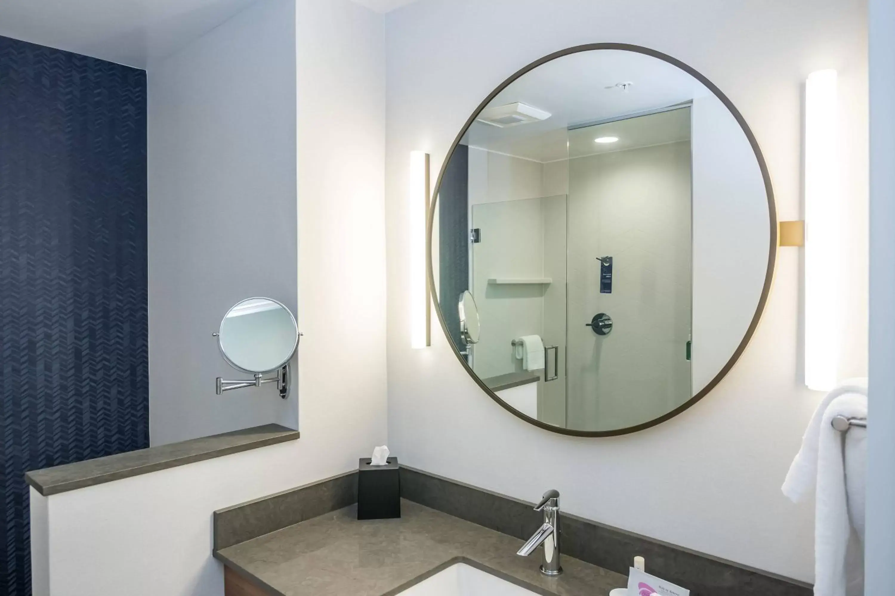 Bathroom in Fairfield Inn & Suites by Marriott San Jose North/Silicon Valley