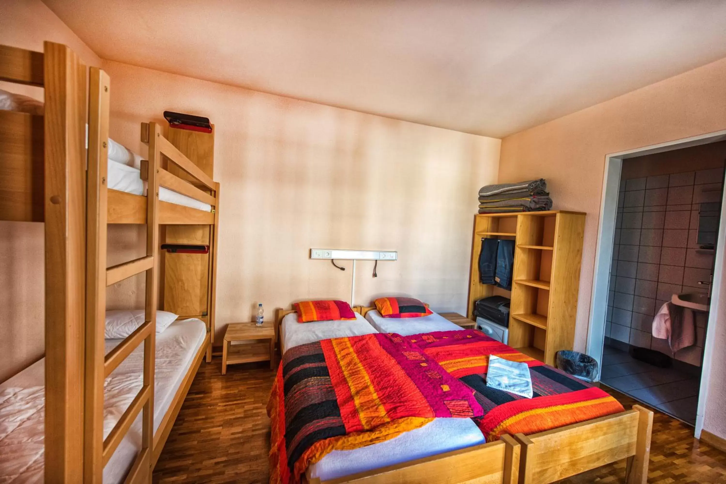 Photo of the whole room, Bunk Bed in Geneva Hostel