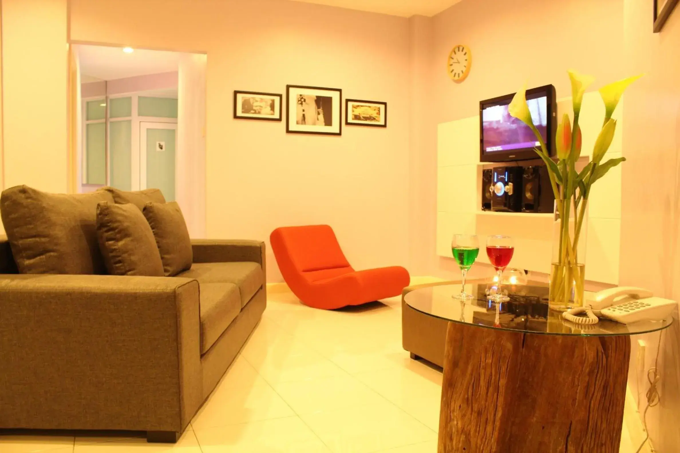 Living room, Seating Area in Jinhold Service Apartment