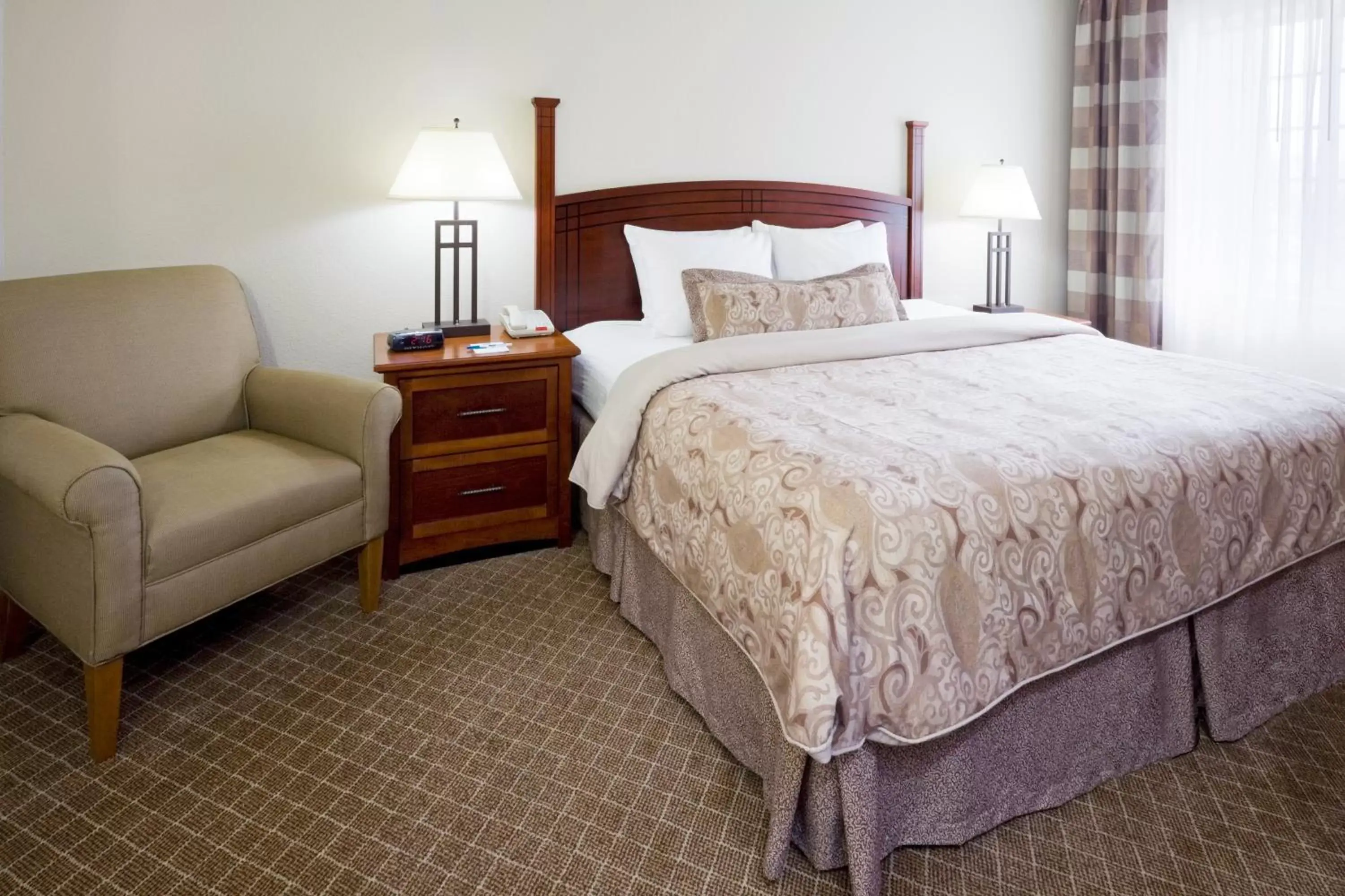 Photo of the whole room, Bed in Staybridge Suites Cranbury - South Brunswick, an IHG Hotel