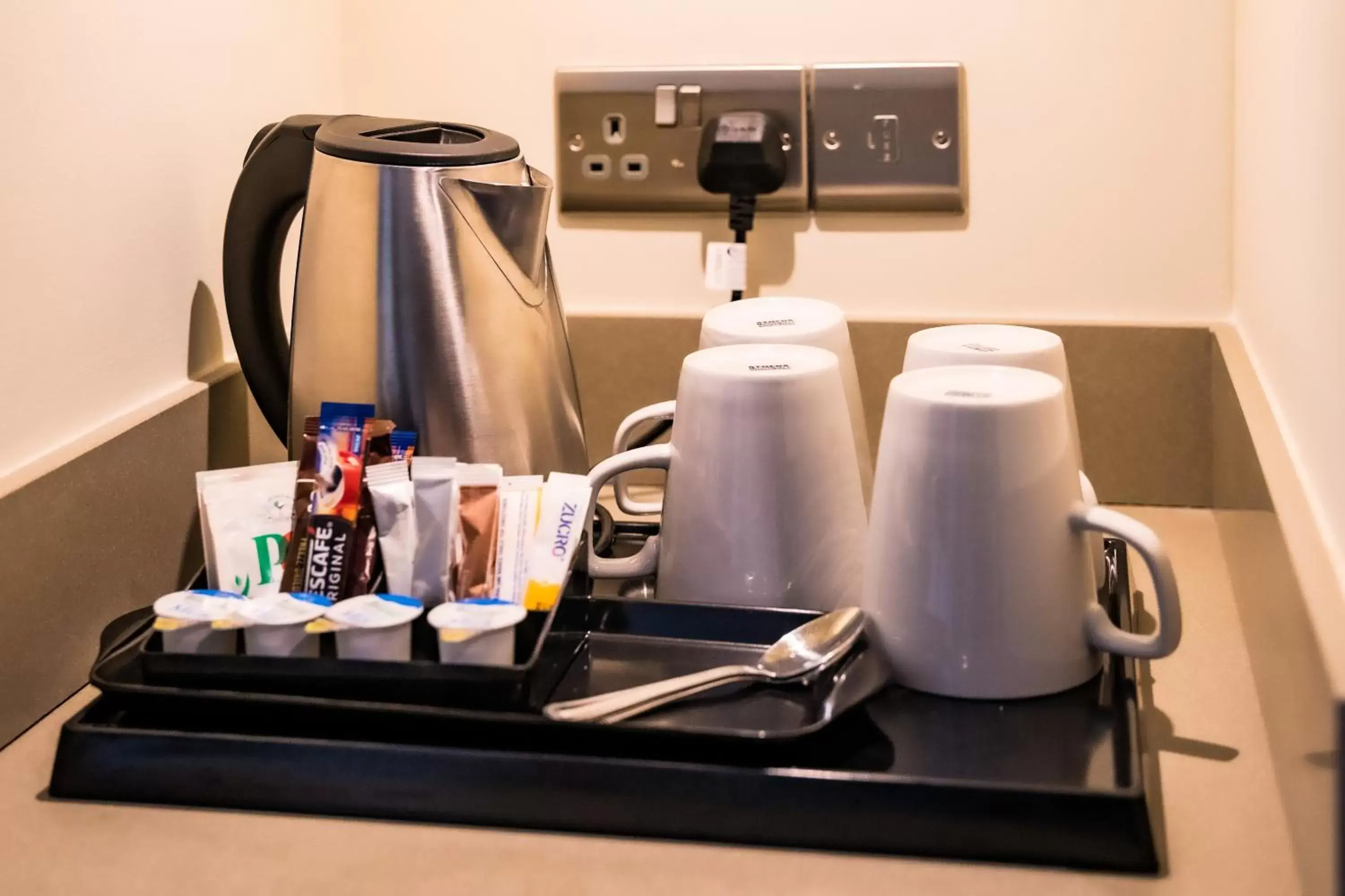 Coffee/Tea Facilities in Almondsbury Interchange Hotel
