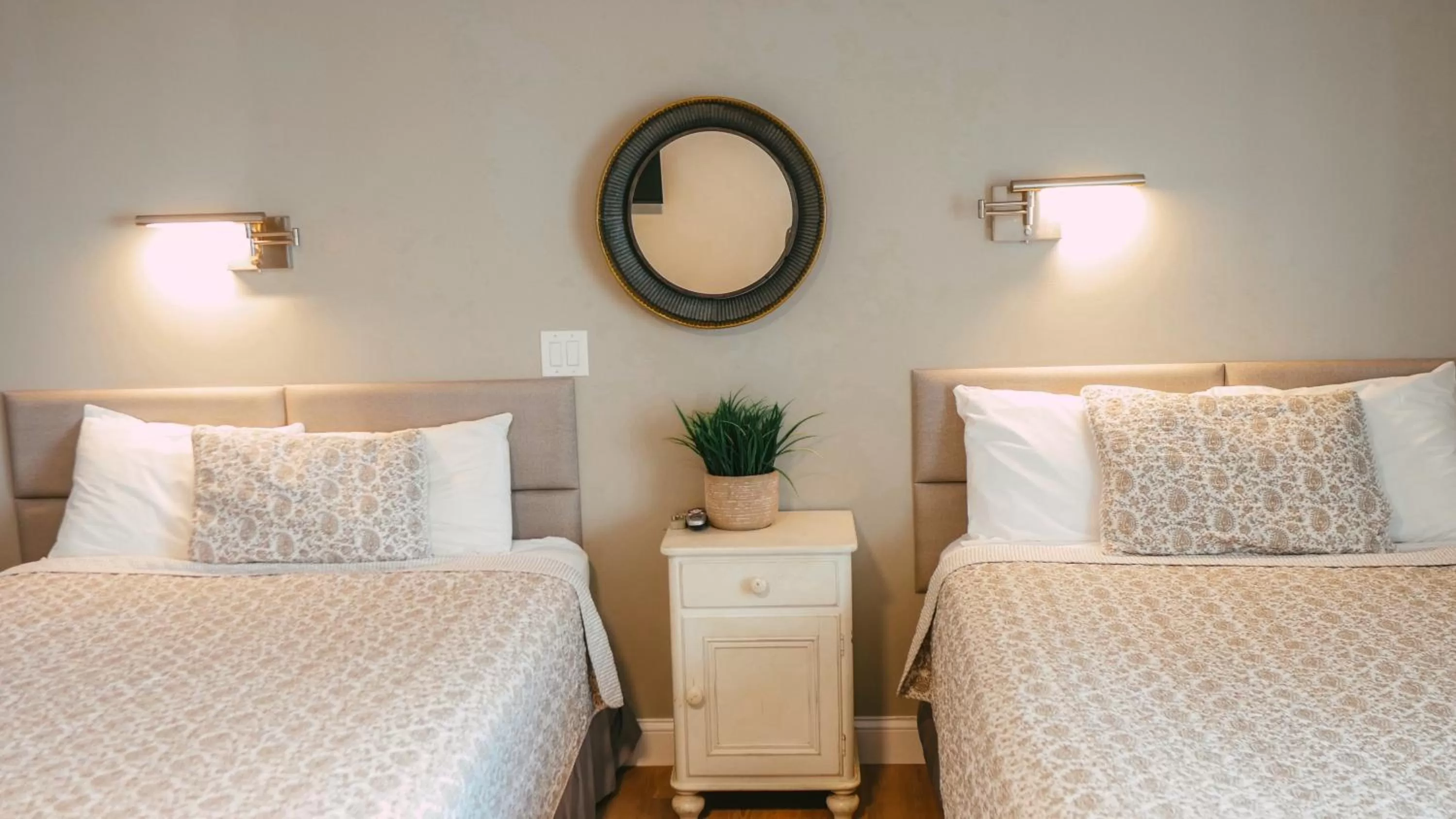 Queen Room with Sea View in The Atlantic Motel