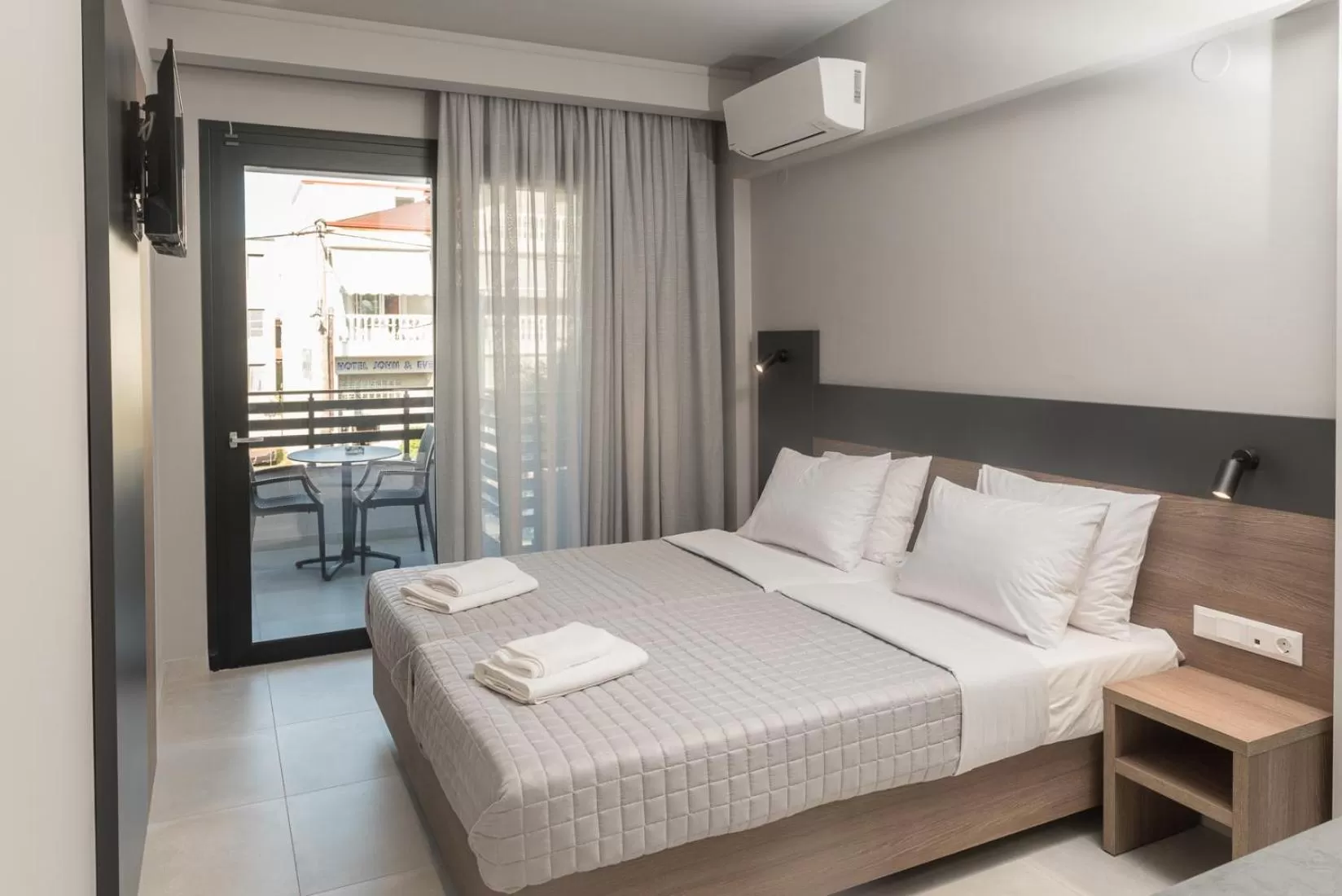 Double or Twin Room with Balcony in Elizabeth Queen Luxury Rooms